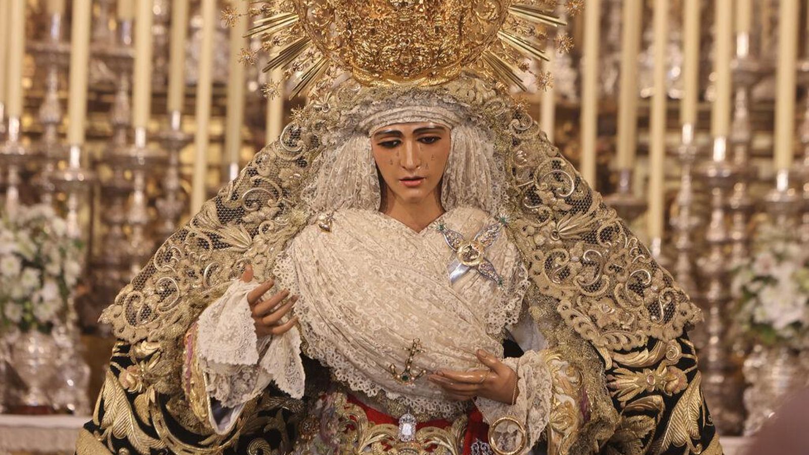 La Esperanza de Triana en su veneración