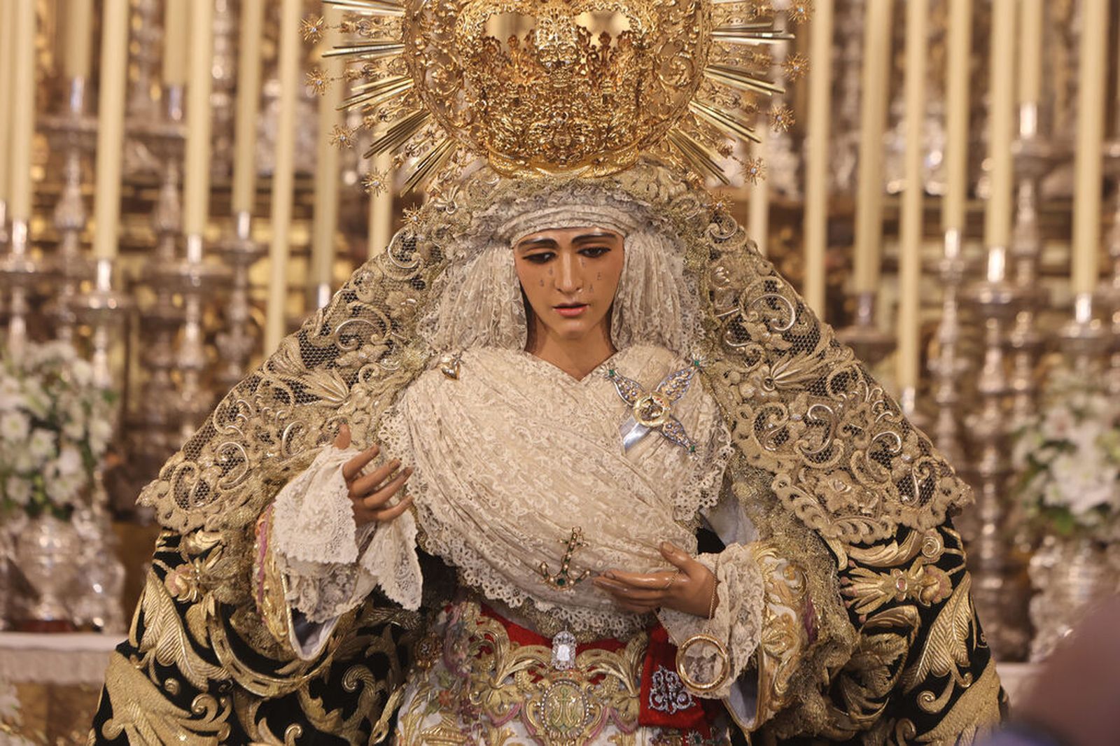 La Esperanza de Triana en su veneración