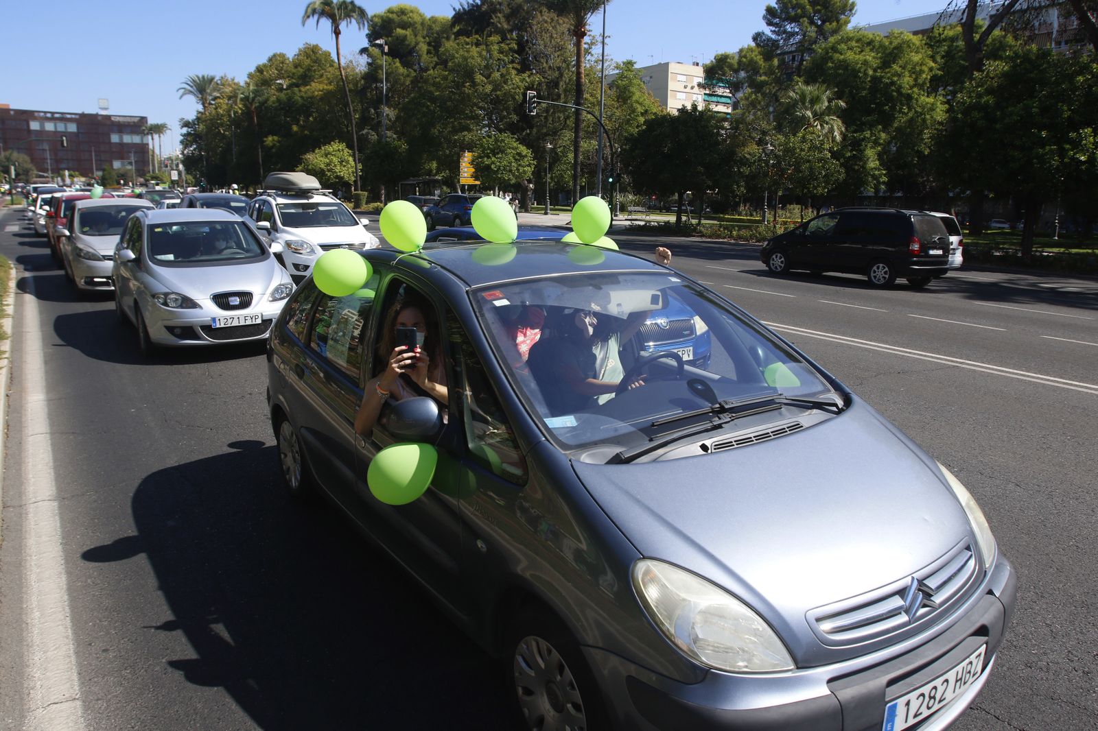 La caravana por una vuelta al cole segura en Córdoba, en fotos