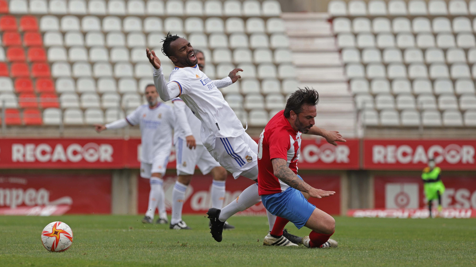 La mejores fotos del Algeciras - Real Madrid veteranos