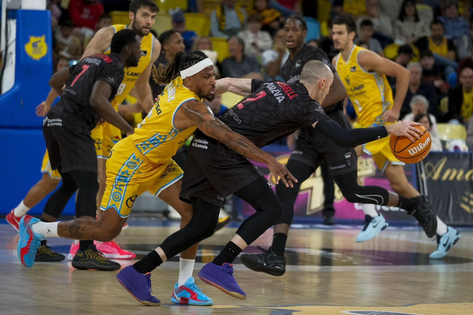 Andrew Albicy persigue a Jonathan Rousselle.