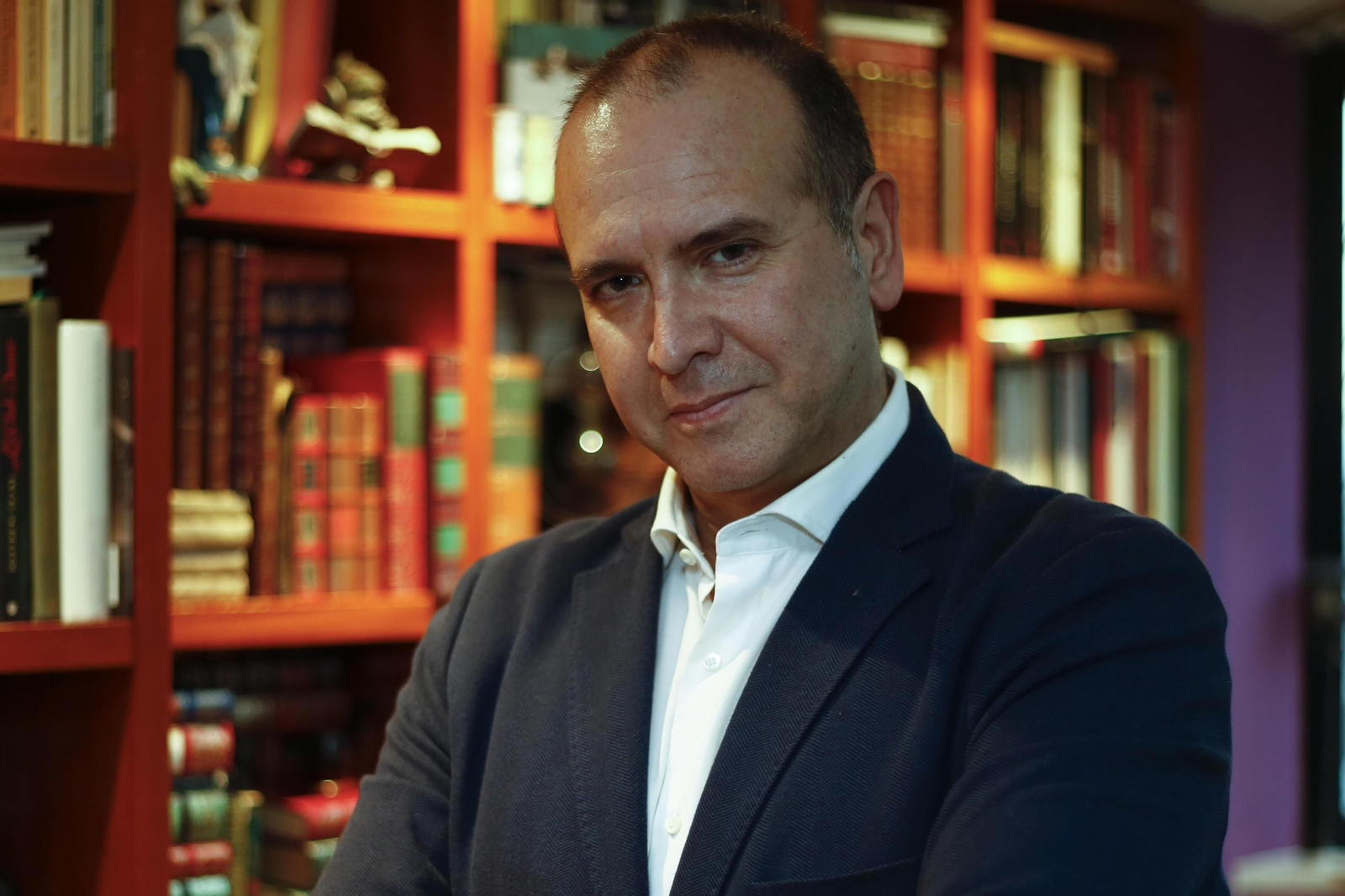 El autor granadino ha sido uno de los finalistas del Premio Nadal este año.