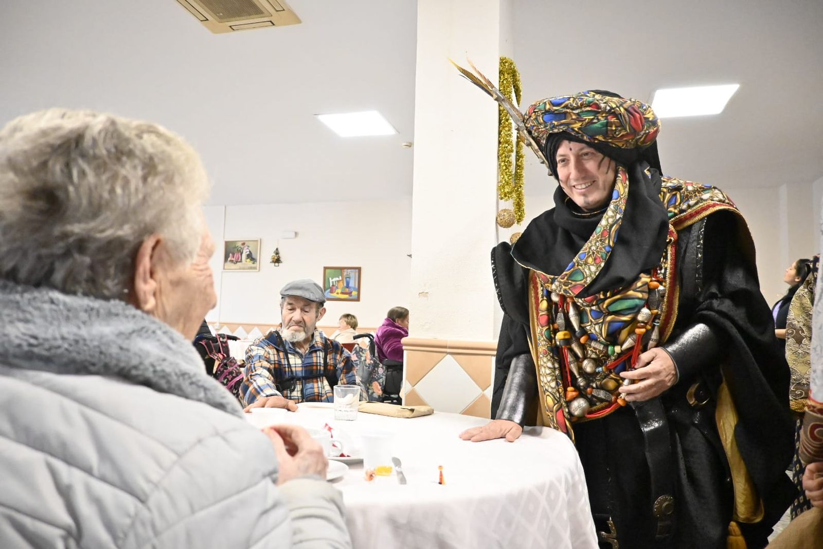 Las fotos más tiernas de la visita de los Reyes Magos a los ancianos de Huelva este 5 de enero
