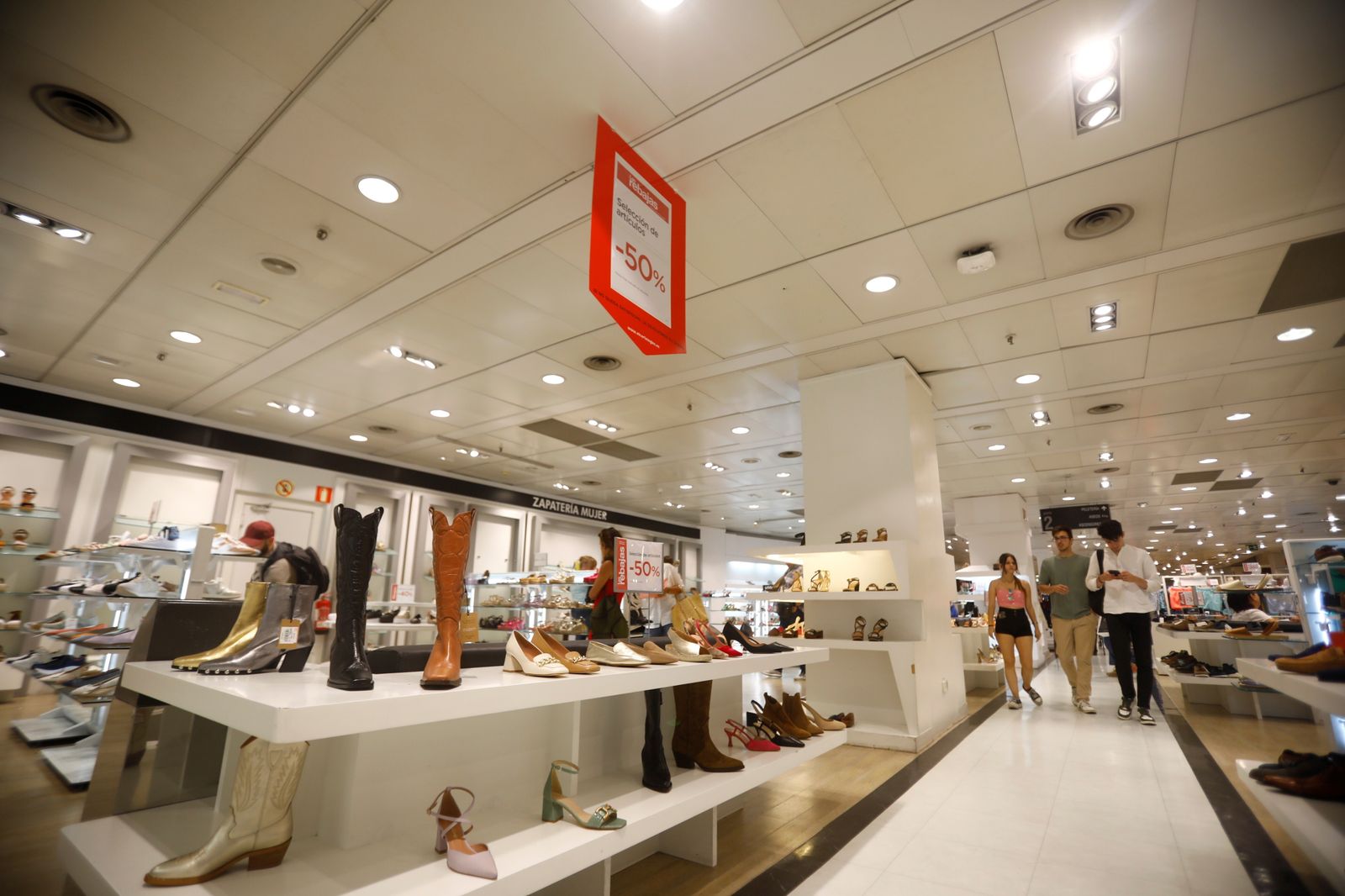 Arrancan las rebajas de verano en Córdoba, en imágenes