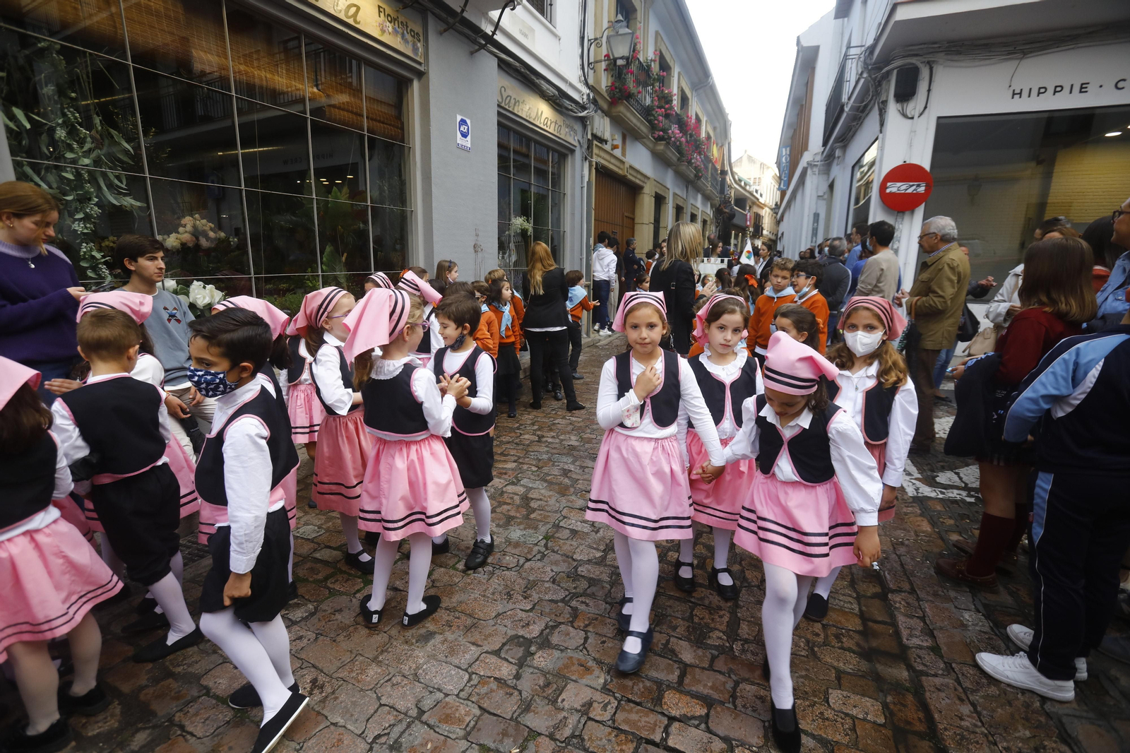 La procesión infantil y juvenil del colegio Divina Pastora de Córdoba, en imágenes