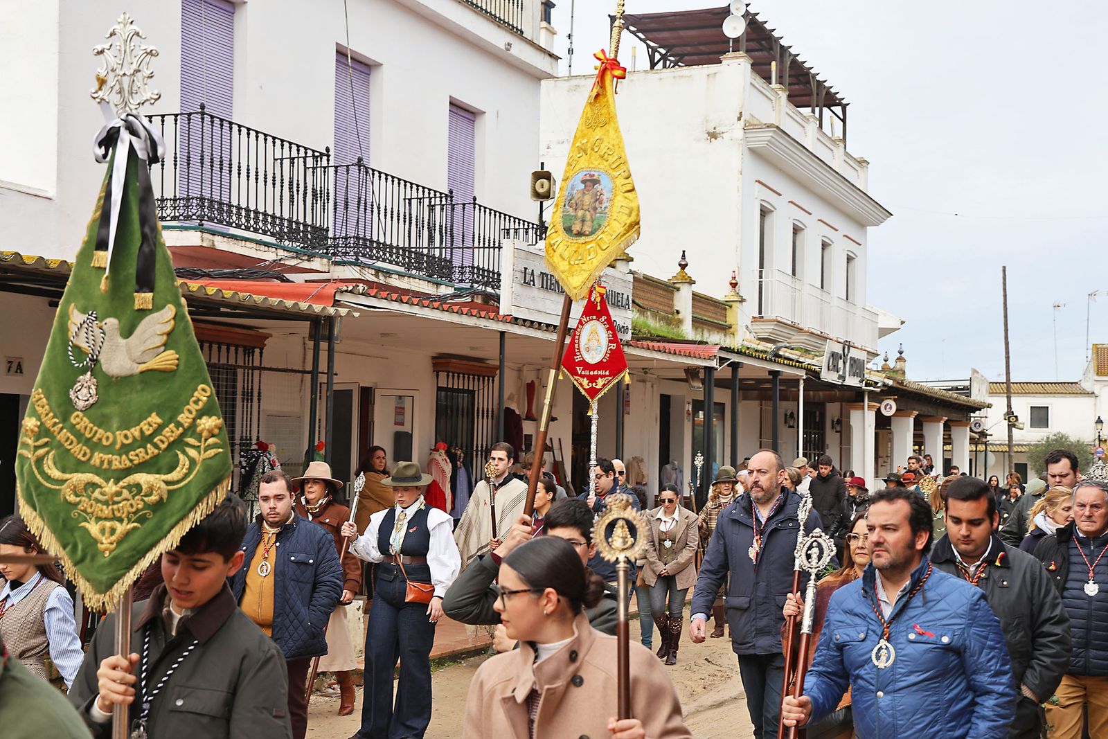 Las fotografías del ambiente en El Rocío con las peregrinaciones de las hermandades filiales