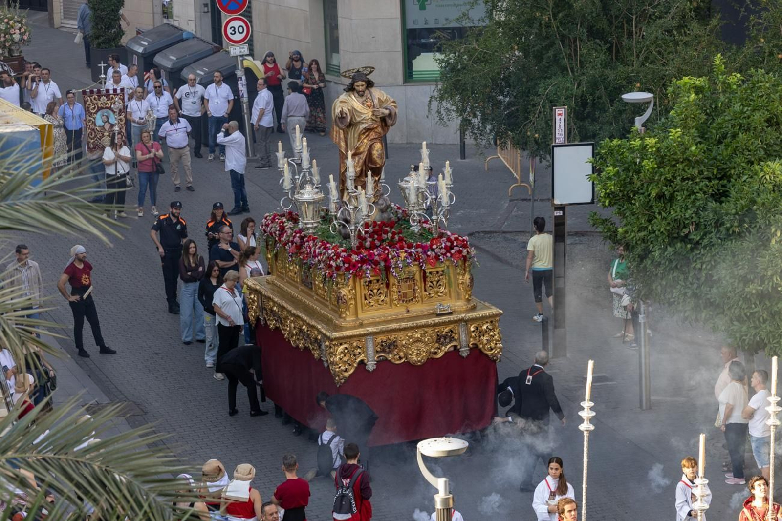 Un Jaén repleto de fieles acompañan los traslados de las veinte imágenes de la Magna (II)