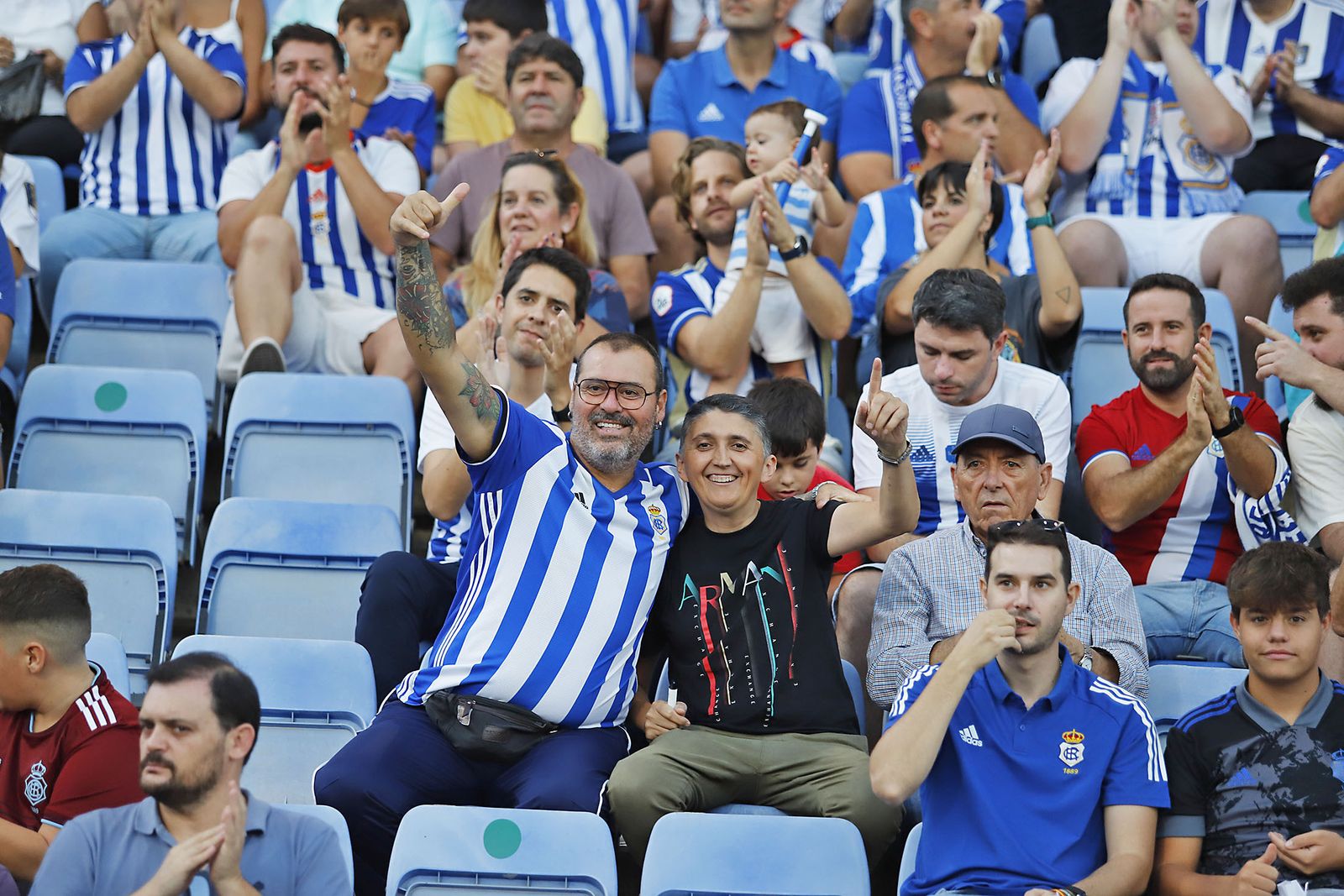 Ambiente en las gradas del Nuevo Colombino en el Recreativo de Huelva y Málaga