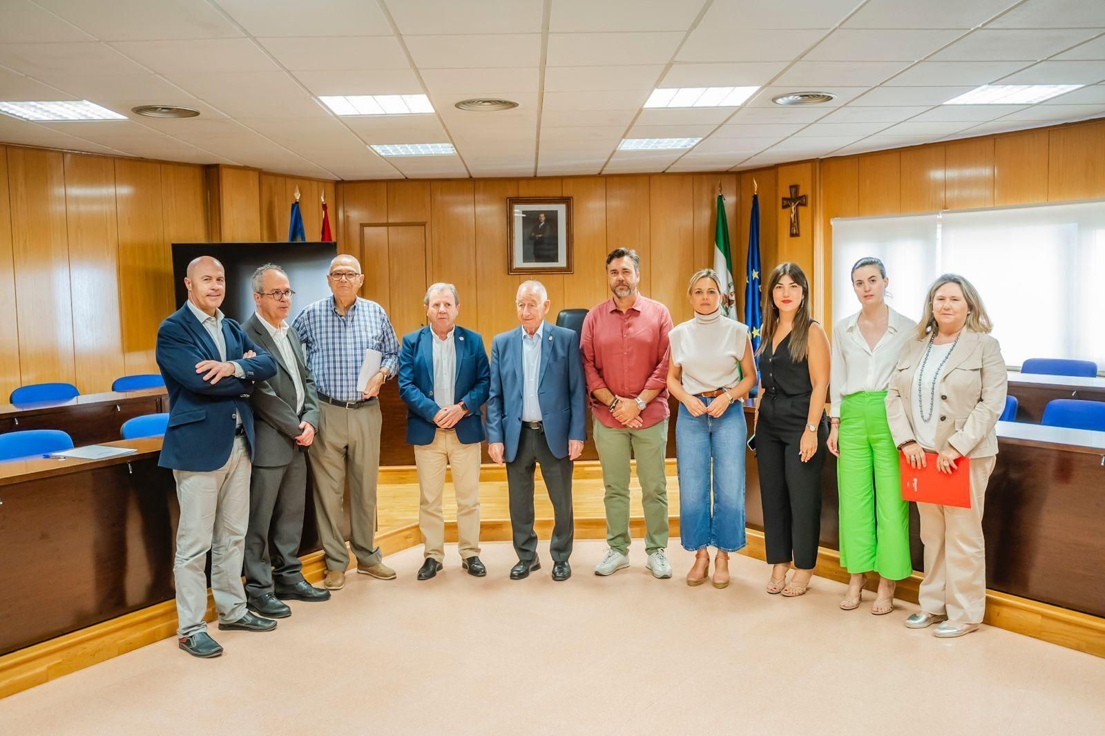 El salón de plenos del Ayuntamiento de Roquetas ha acogido la firma de los nuevos convenios.