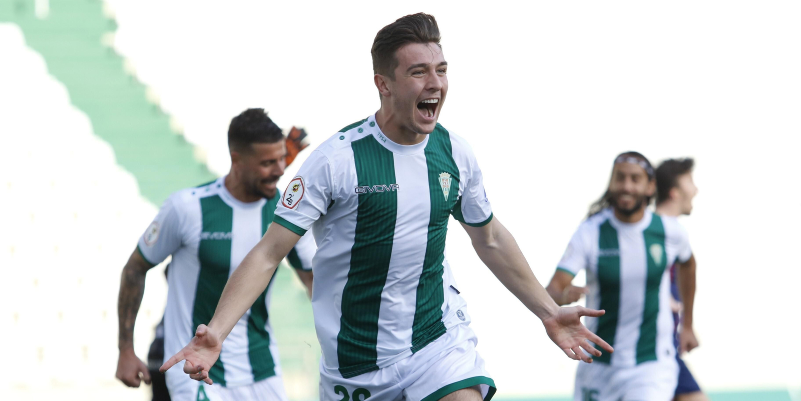 Alberto del Moral celebra su gol al Yeclano Deportivo. Alberto del Moral celebra su gol al Yeclano Deportivo.