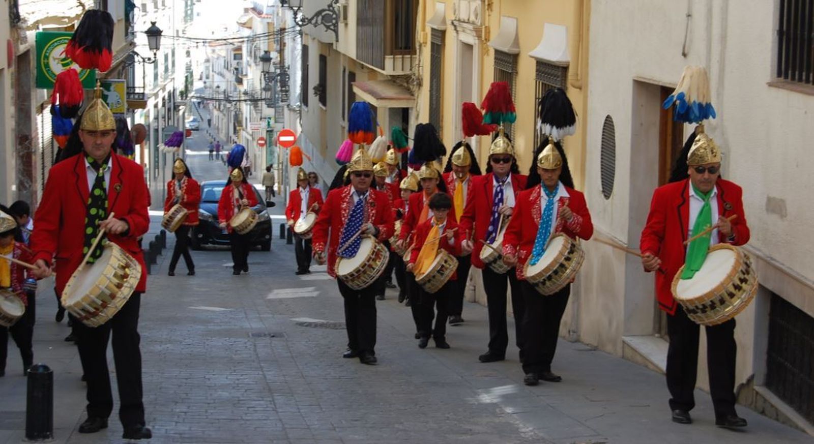 Judíos colinegros tocan el tambor en Baena.