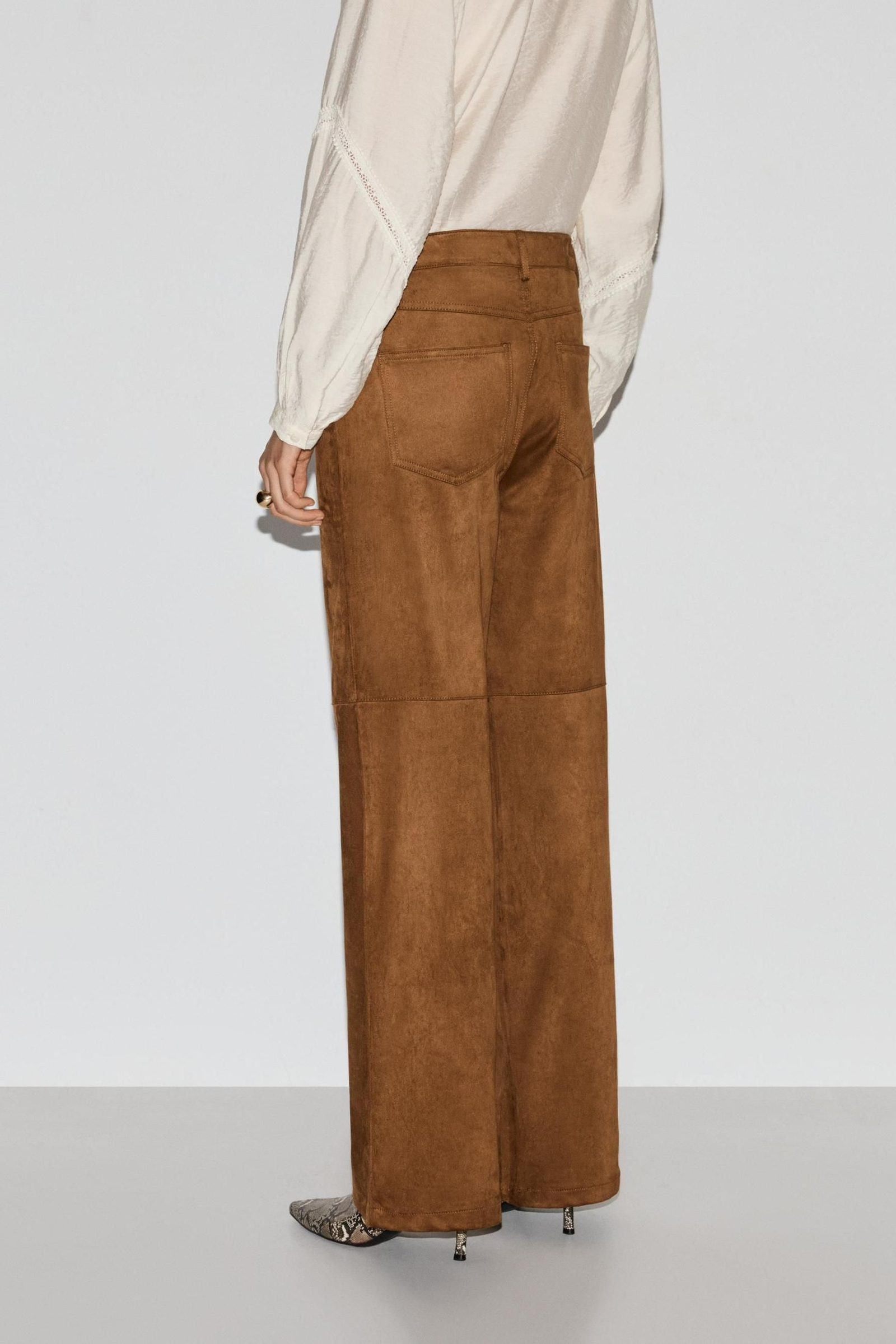 Pantalones de ante de Lefties.