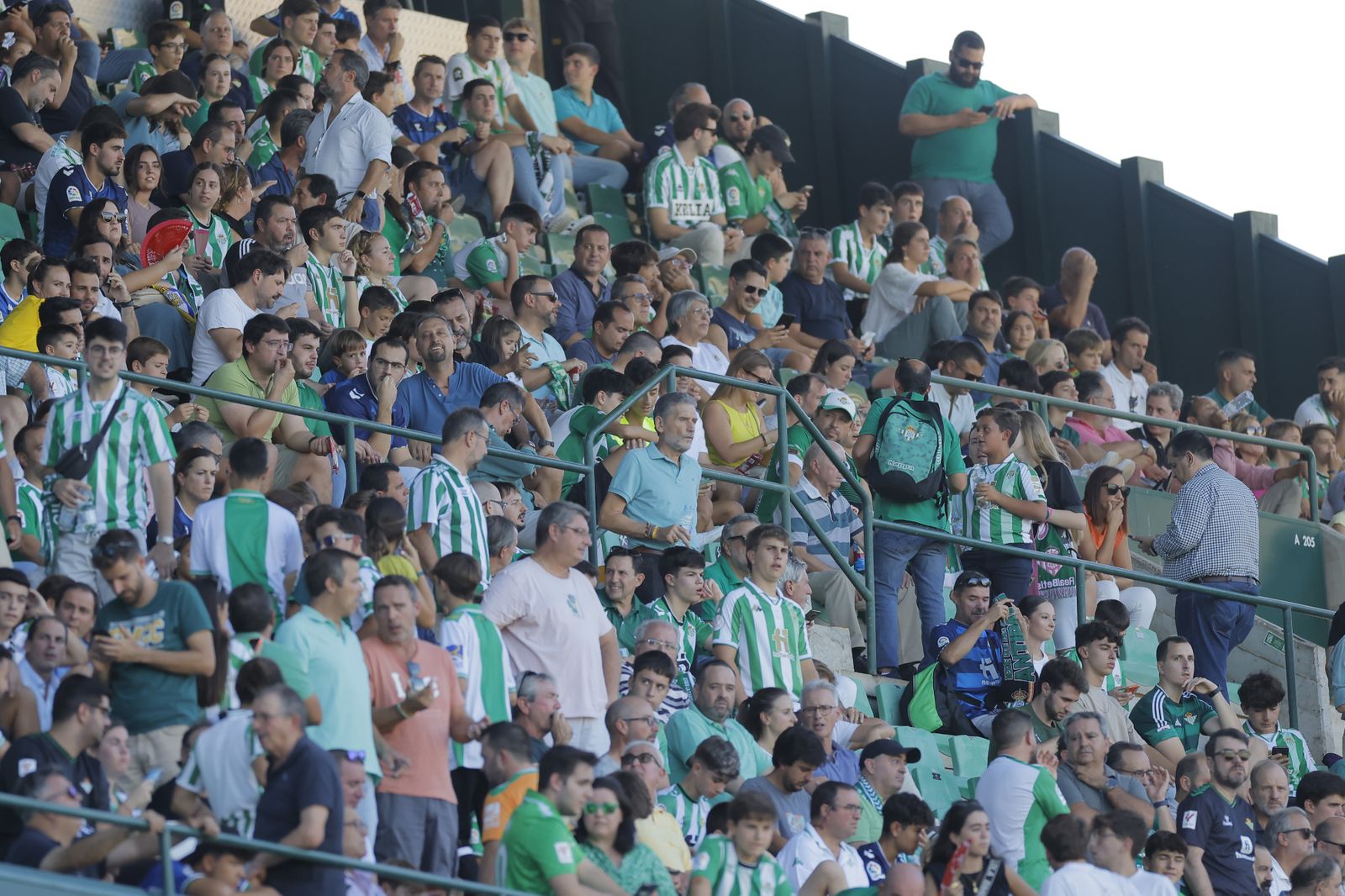 Búscate en las fotos del Betis-Cádiz