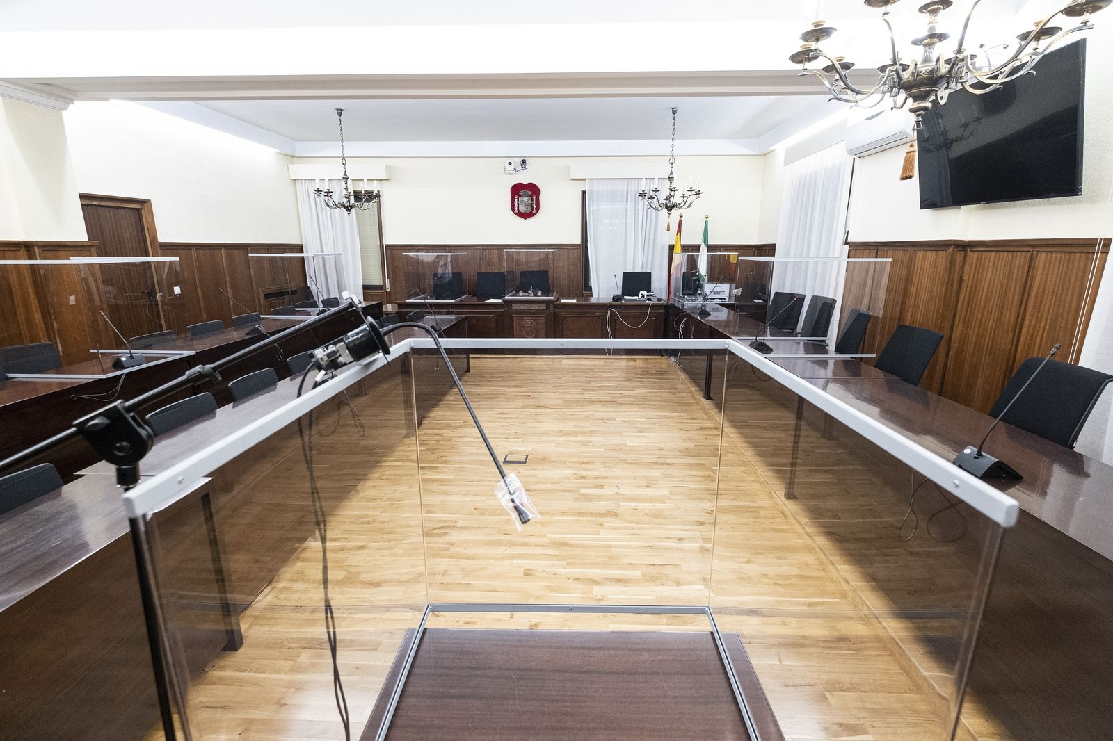 Las nuevas mamparas instaladas por la Consejería de Justicia en la Sala de la Audiencia de Sevilla donde se celebró el juicio de los ERE.