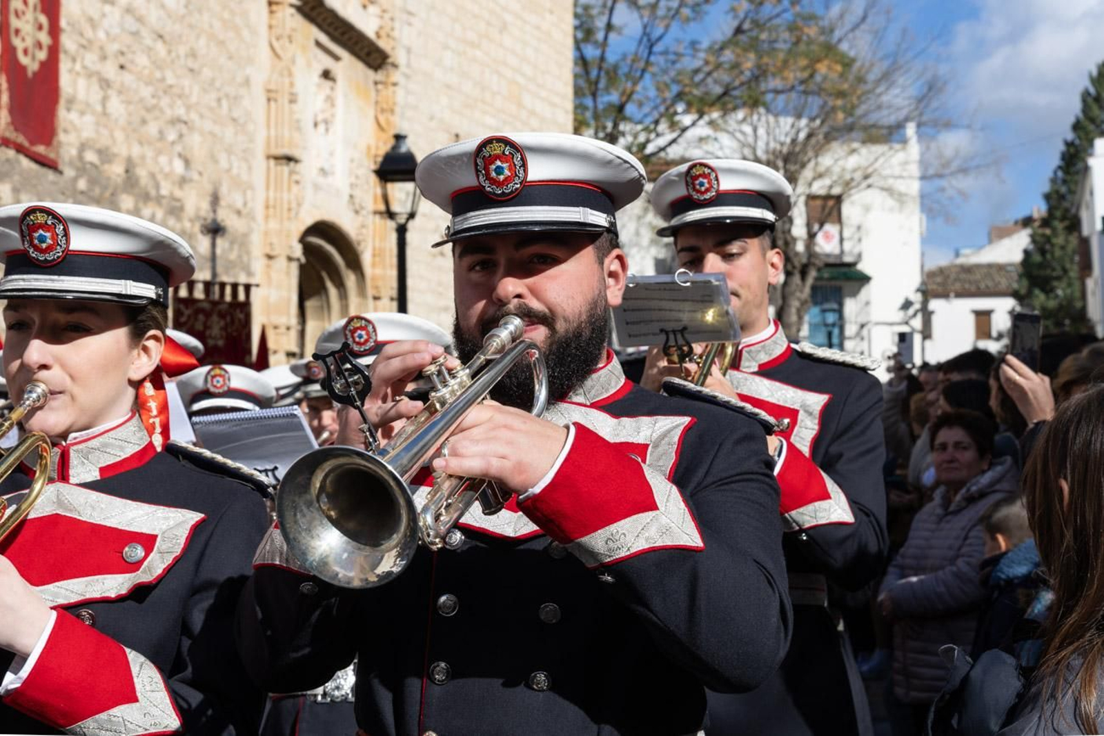 La temida lluvia impide el desarrollo normal de este Martes Santo