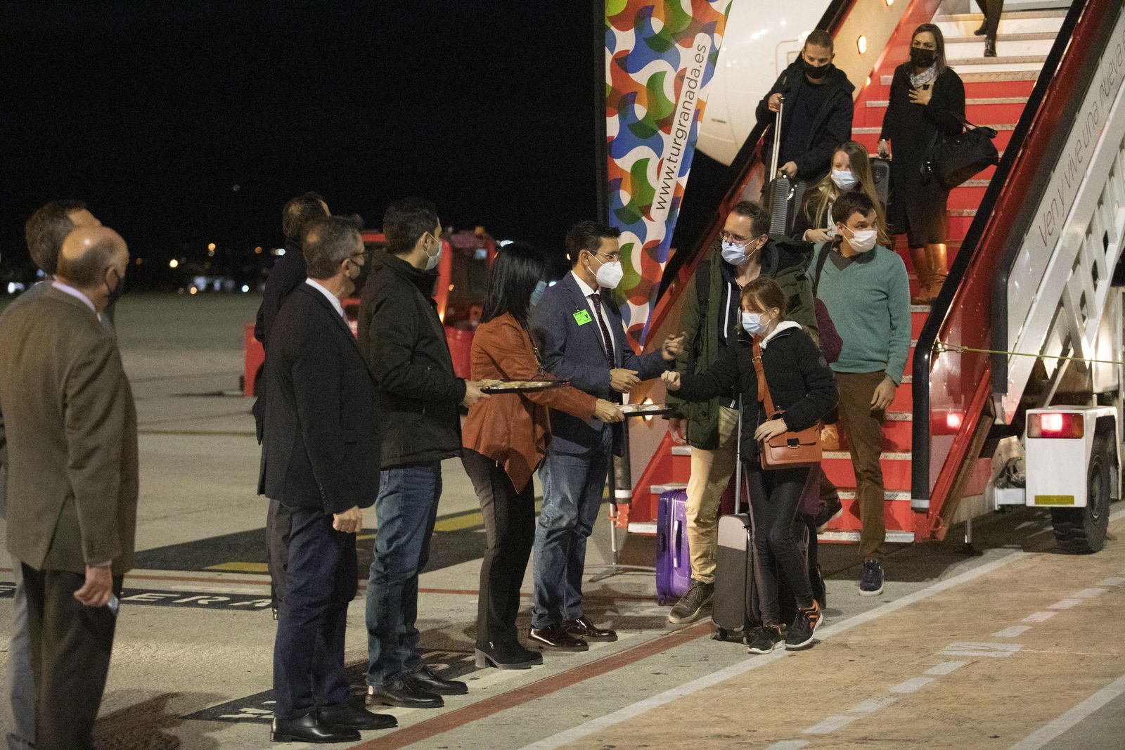 Fotos: Granada recibe el primer vuelo internacional tras la pandemia