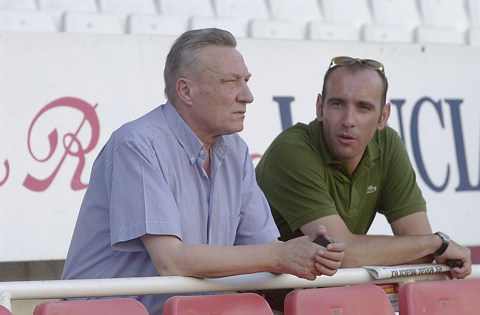 Roberto Alés y Monchi, su nuevo secretario técnico, en aquel día a día clave para cambiar el rumbo del Sevilla.