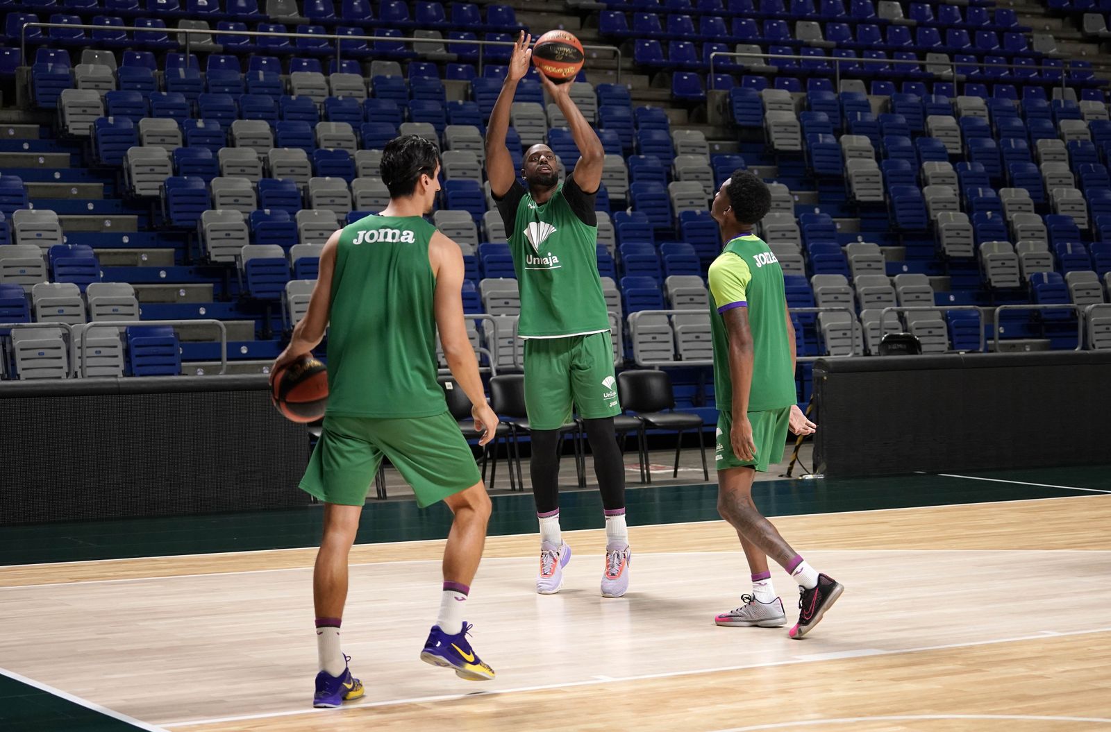 El Unicaja 2023/24 ya trabaja sobre la pista