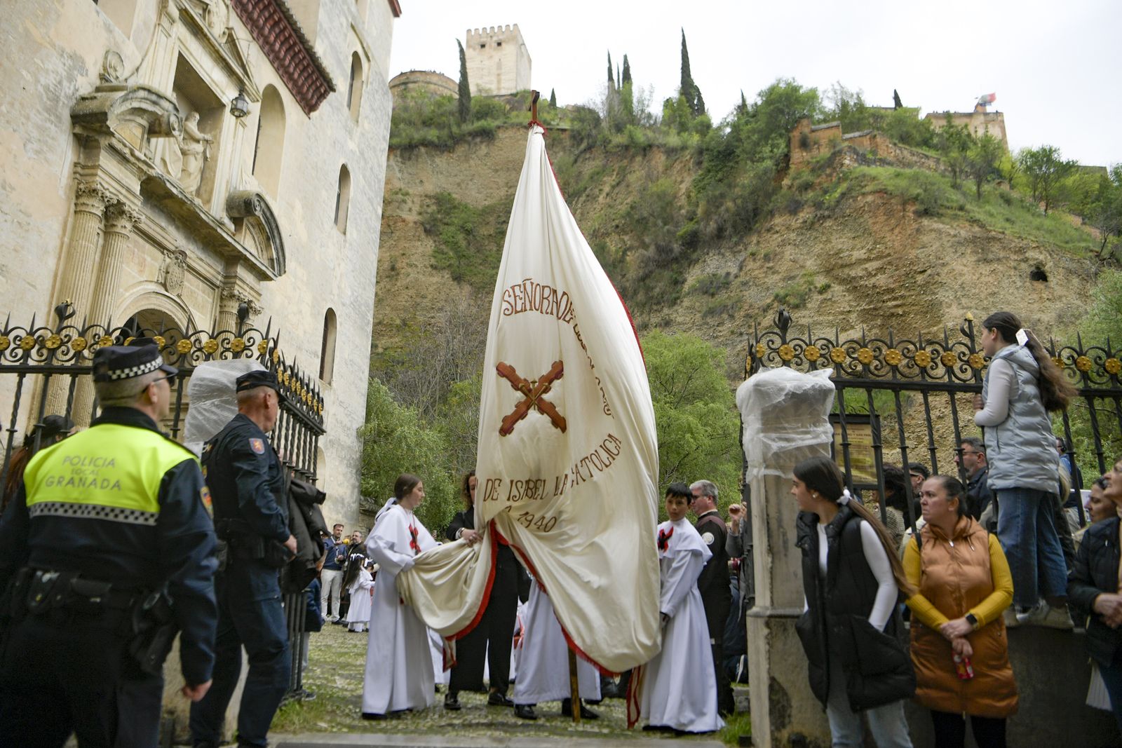 Así vivió Granada la salida de la Cofradía de los Dolores 2025