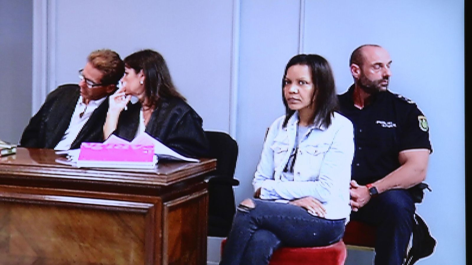 Ana Julia Quezada escucha el veredicto de culpabilidad del jurado popular.