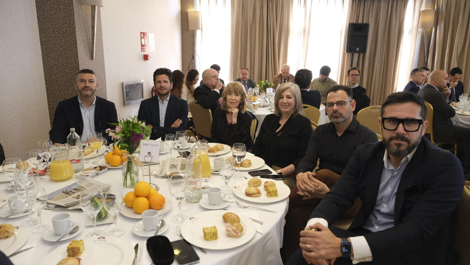 Desayuno coloquio de Grupo Joly y Cajasur, con la participación del ponente Enrique de los Ríos