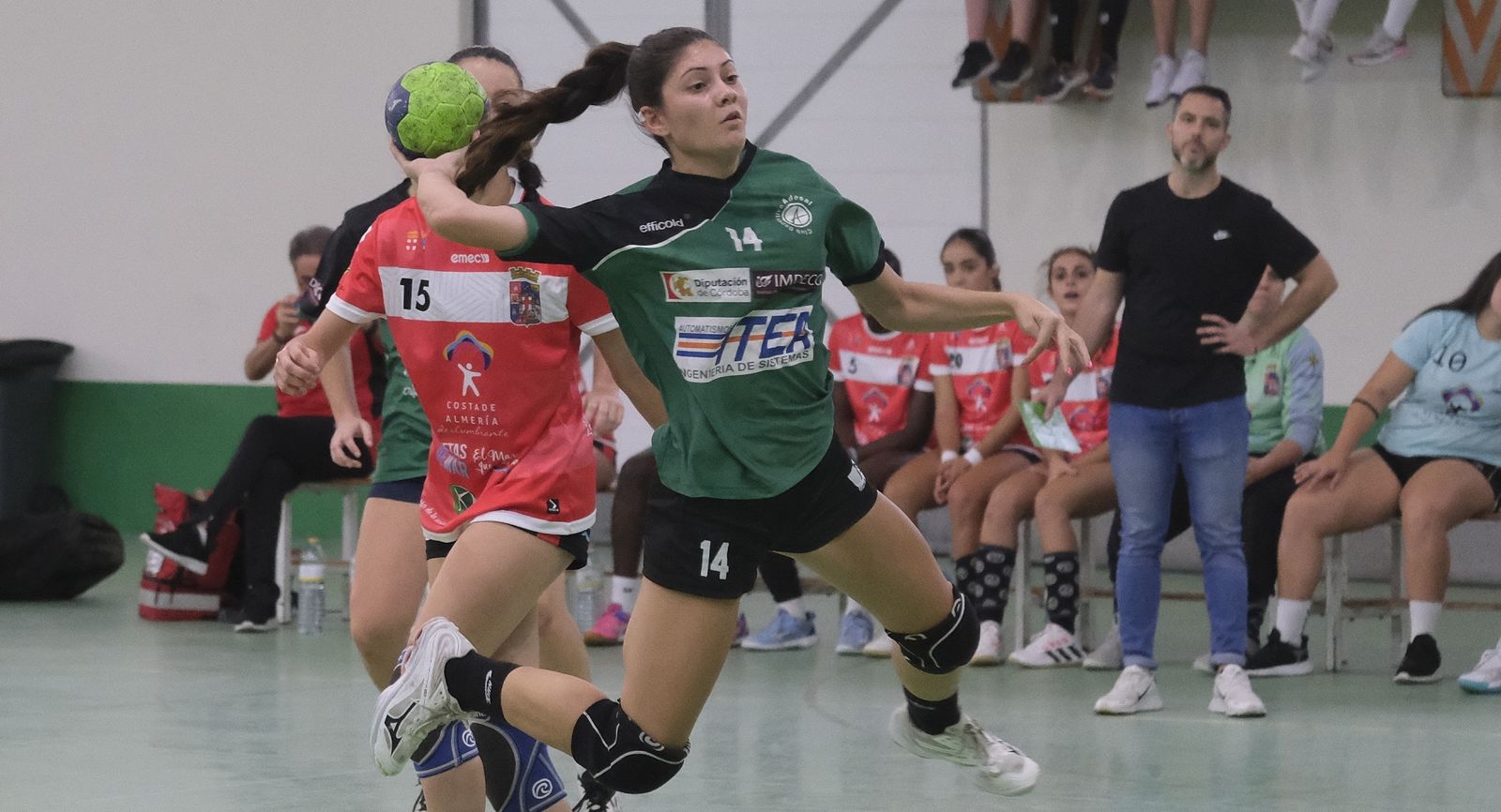 Lucía Vacas, del BM Adesal, durante la cita ante el Roquetas.