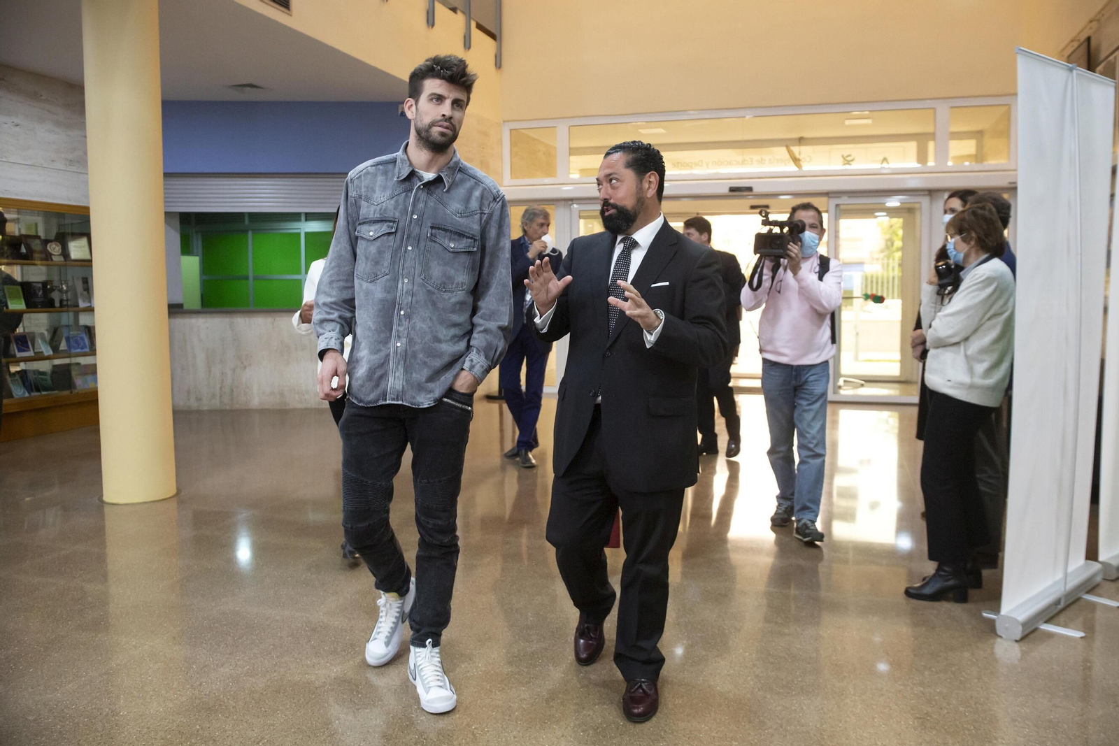 Gerard Piqué y José María Arrabal, en el IAD de Carranque.