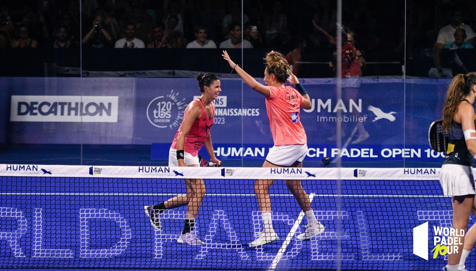 Bea González y su pareja celebrando el pase a la final.