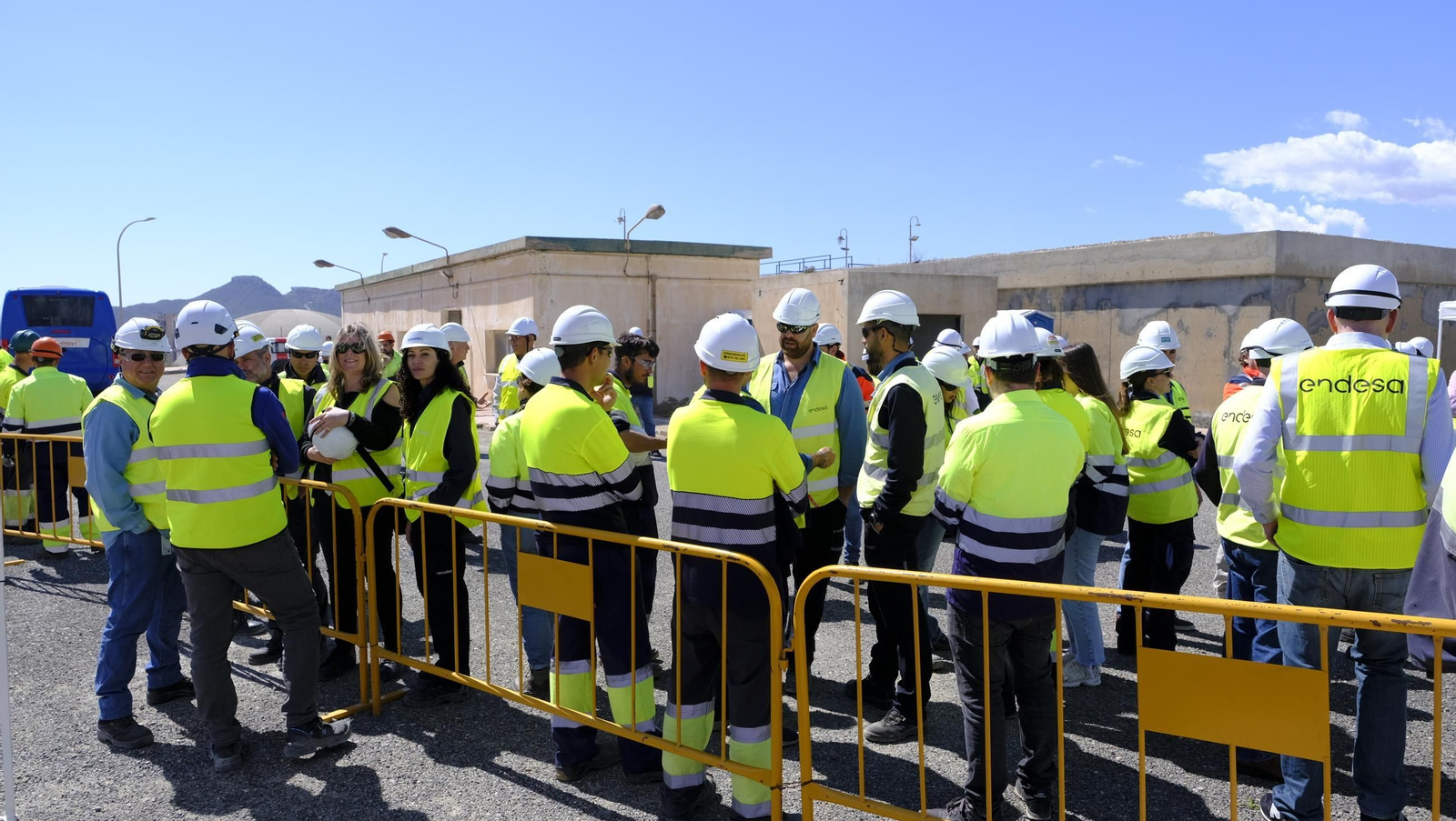 La voladura-demolición de la central térmica de Endesa en Carboneras, en imágenes