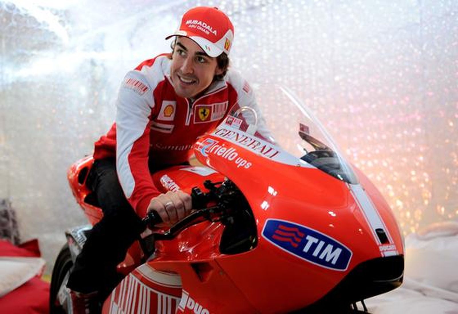 Alonso, encima de una Ducati.

Foto: Agencias