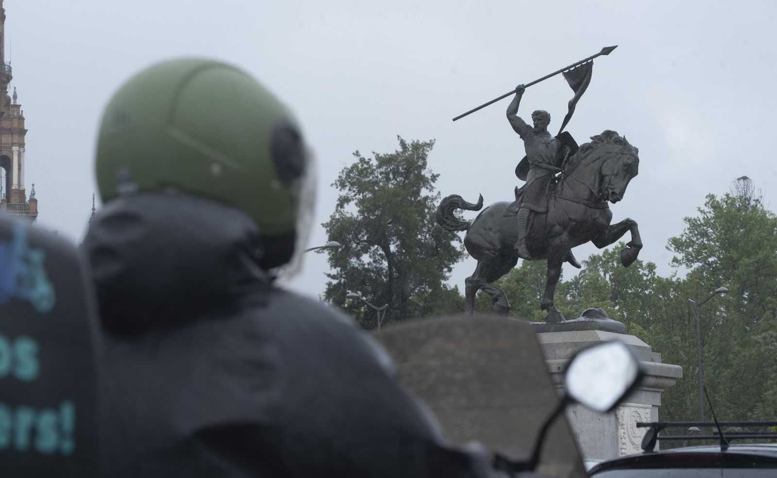 Dos estatuas para el Cid, un solo Campeador.