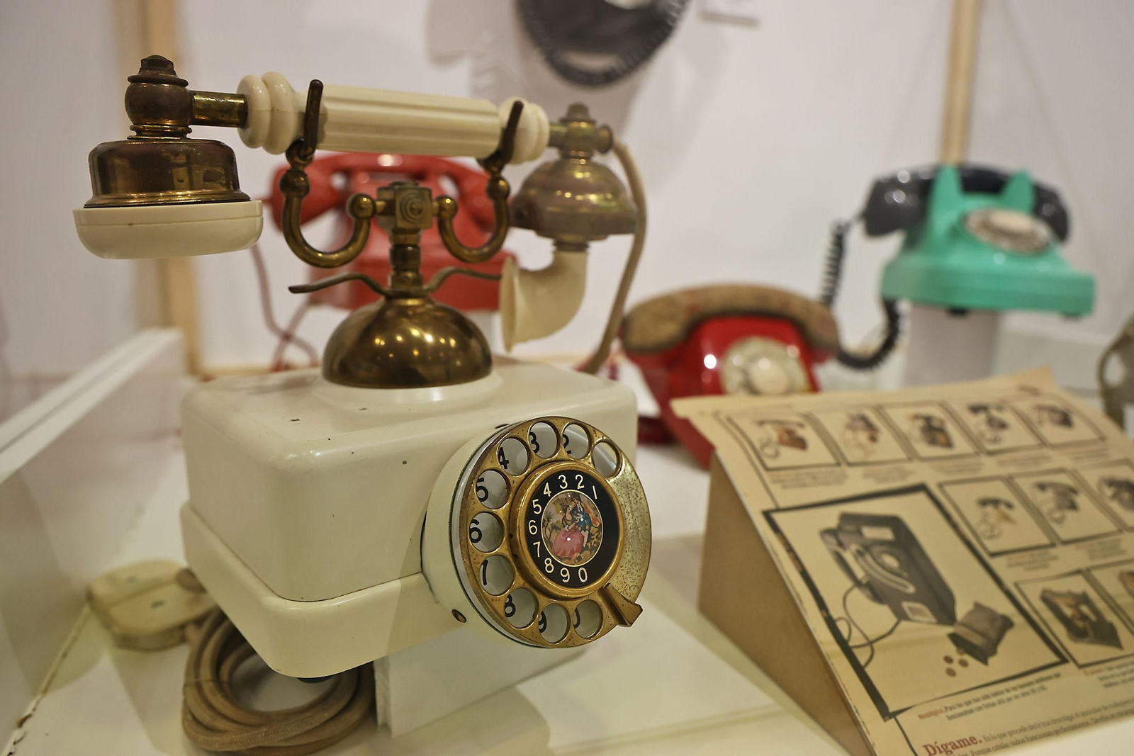 Imágenes de la inauguración de la exposición 'La Telefonía en Huelva'