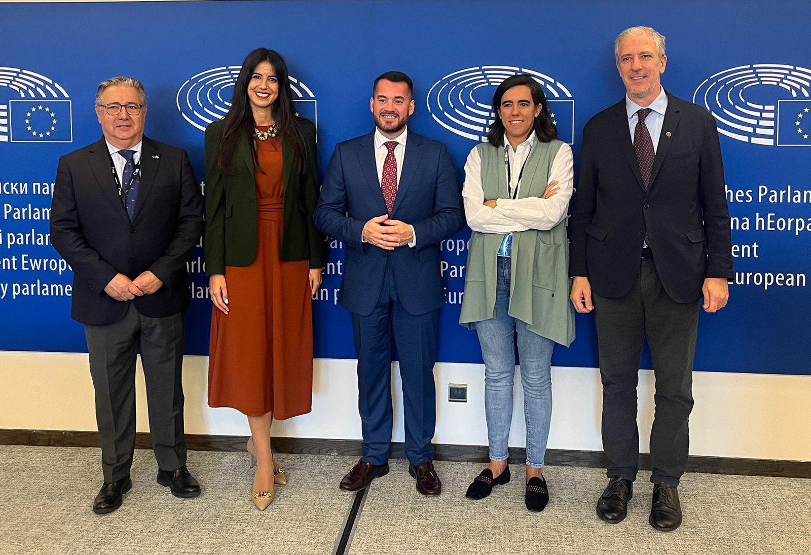 Andrés Clavijo y Tamara Muñoz con eurodiputados.