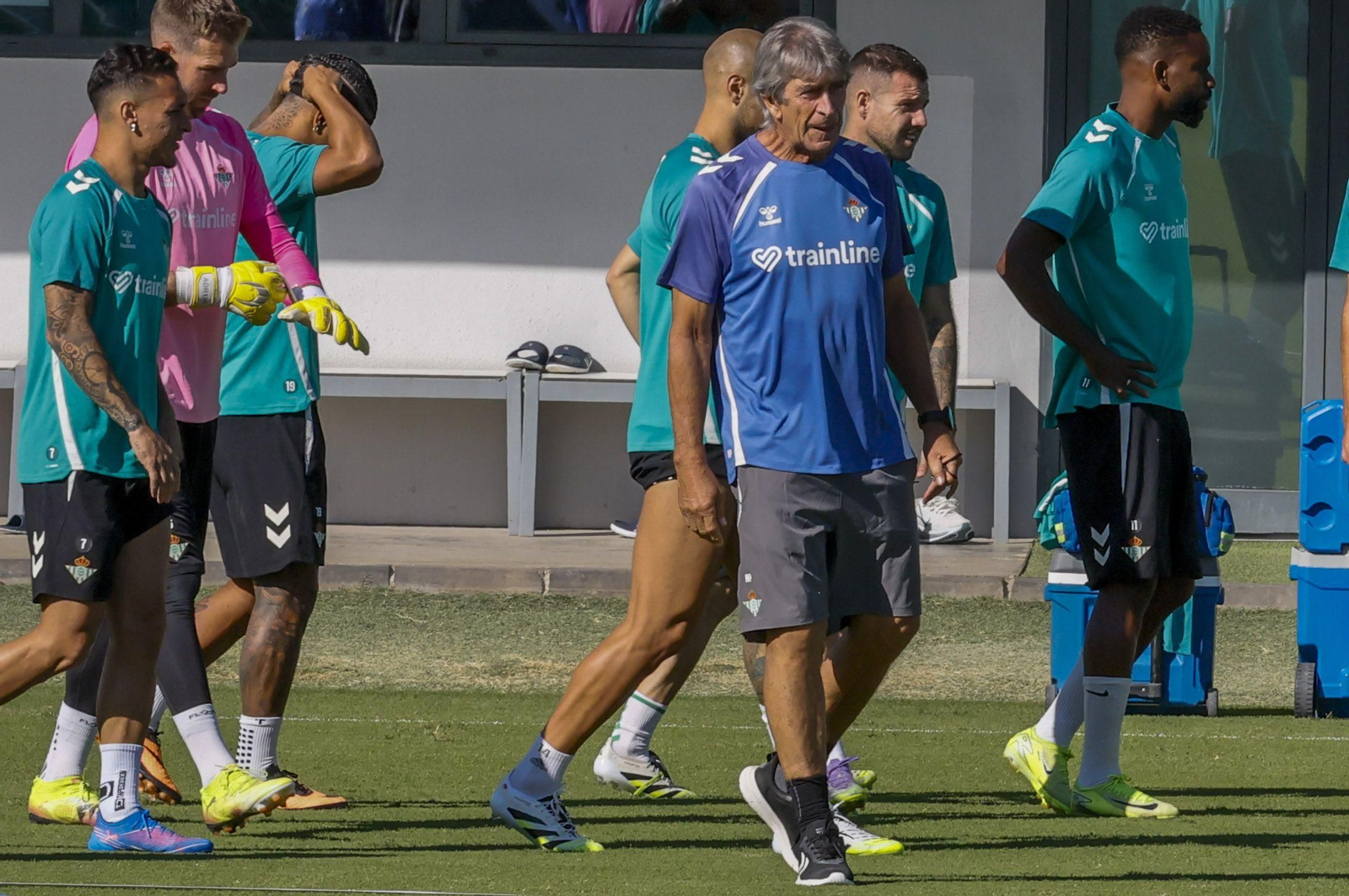 Pellegrini y sus futbolistas, en la sesión de trabajo de este pasado martes en la Ciudad Deportiva Luis del Sol.