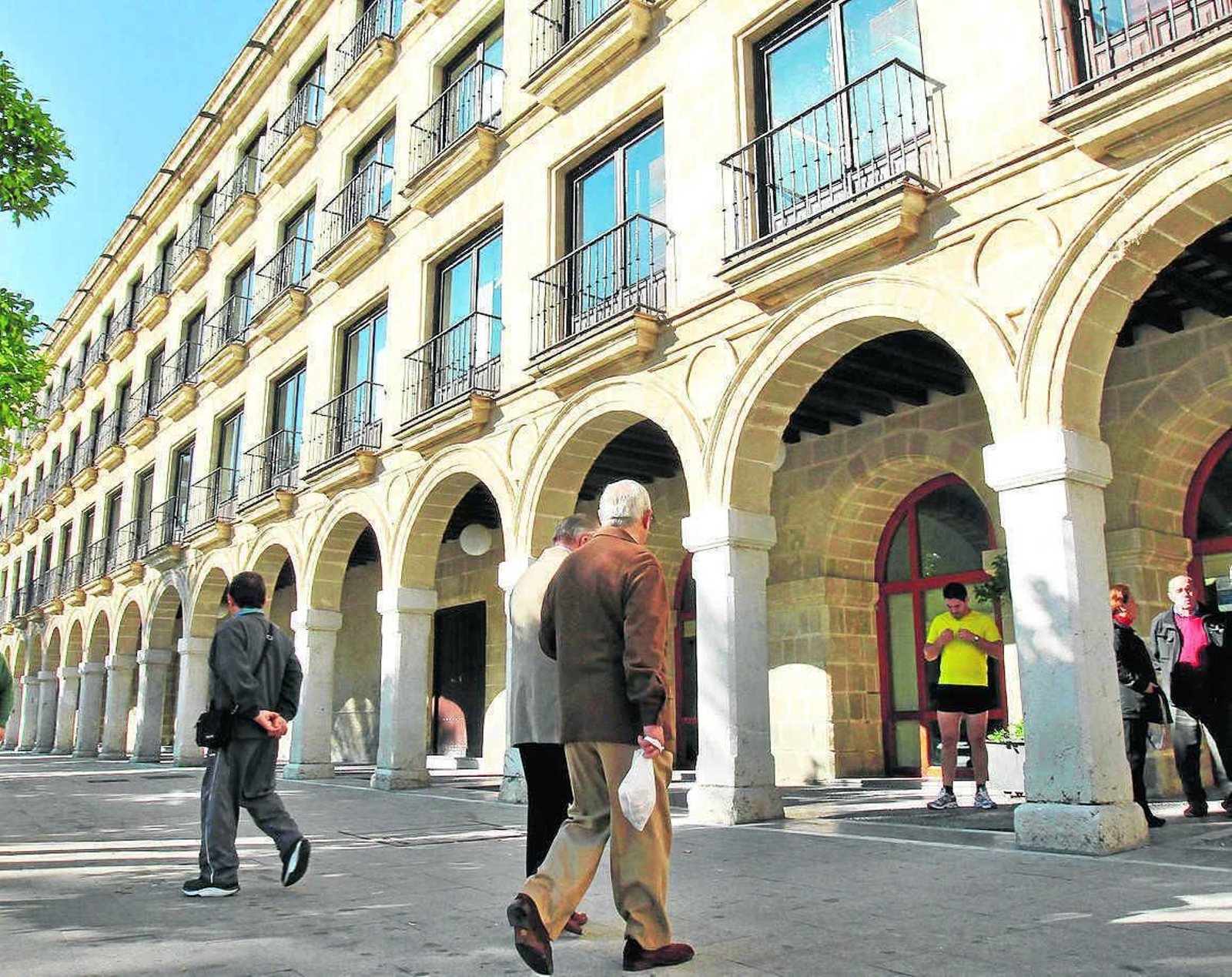 Edificio 'Los Arcos', en la plaza del Arenal, sede de Urbanismo. Edificio 'Los Arcos', en la plaza del Arenal, sede de Urbanismo.