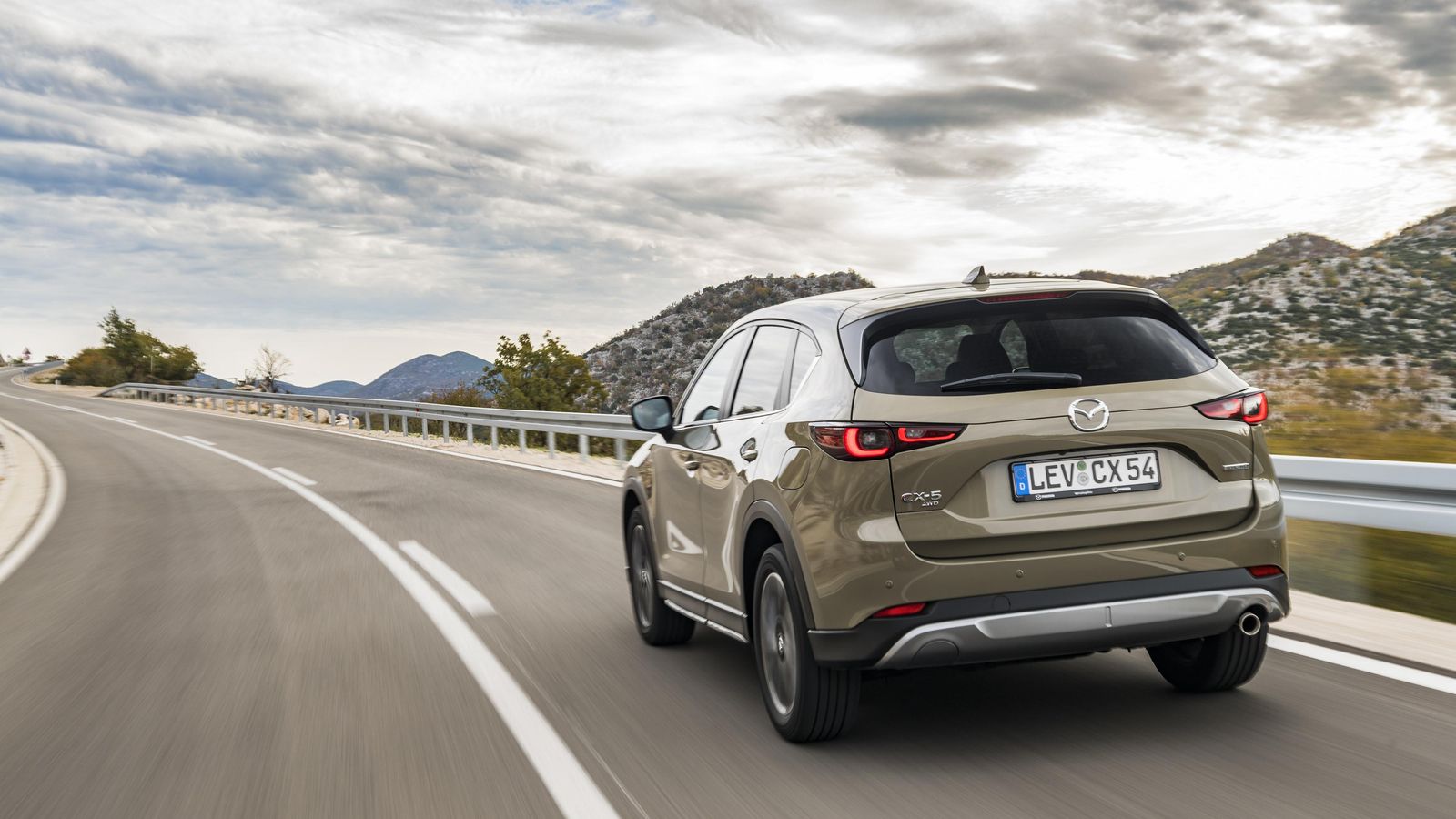 El Newground es uno de los nuevos acabados. La familia del CX-5 la componen nada menos que 42 combinaciones de motores, cambios, tipos de tracción y niveles de dotación.
