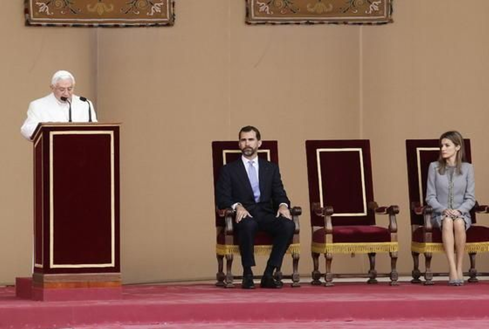 El papa Benedicto XVI realizó su primera parada en España en Santiago de Compostela. 

Foto: EFE