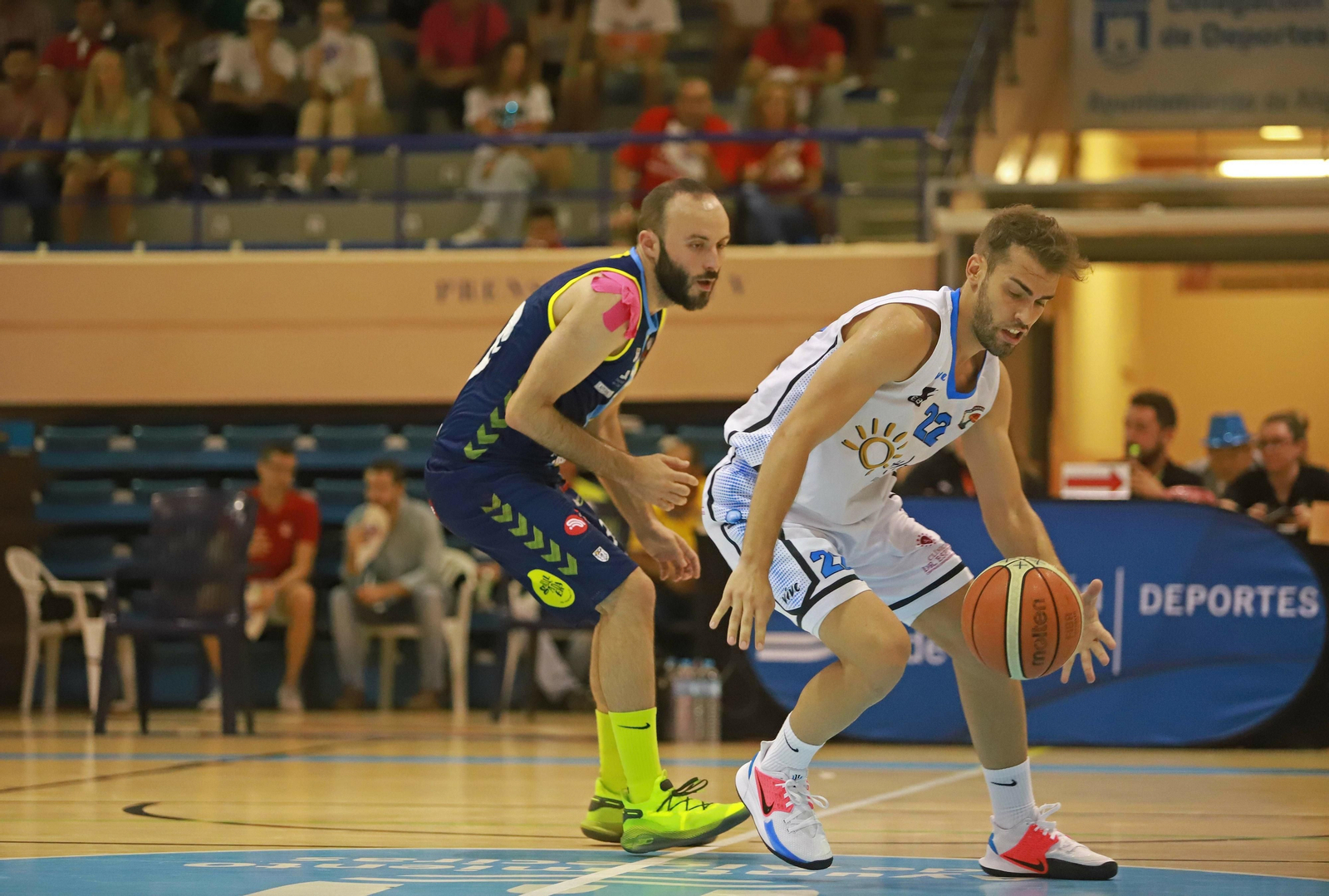 Miki Ortega (Udea) y David Rubio (ULB), en la final de la Copa Diputación, el pasado verano