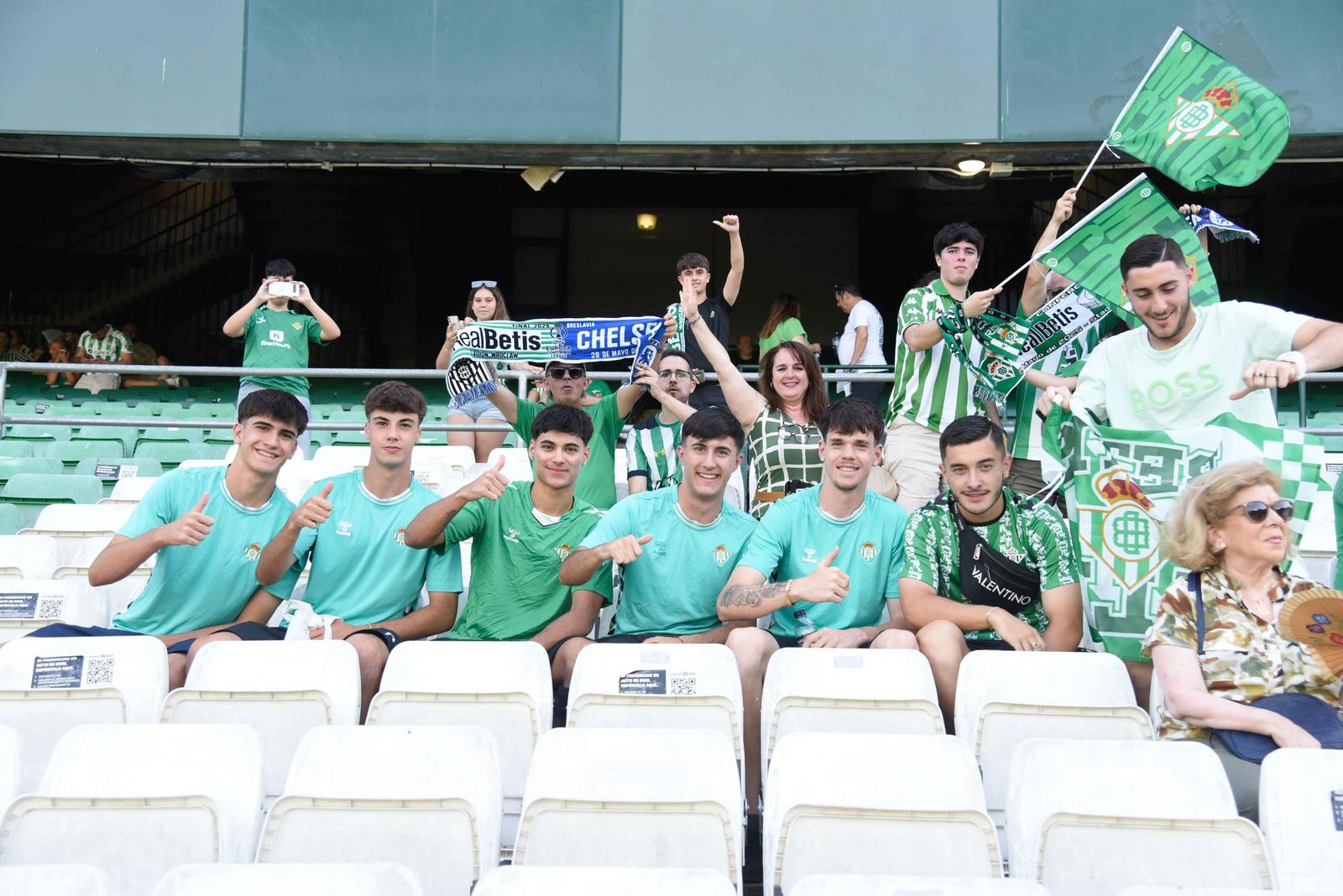 Las fotos de la afición del Betis en el Villamarín