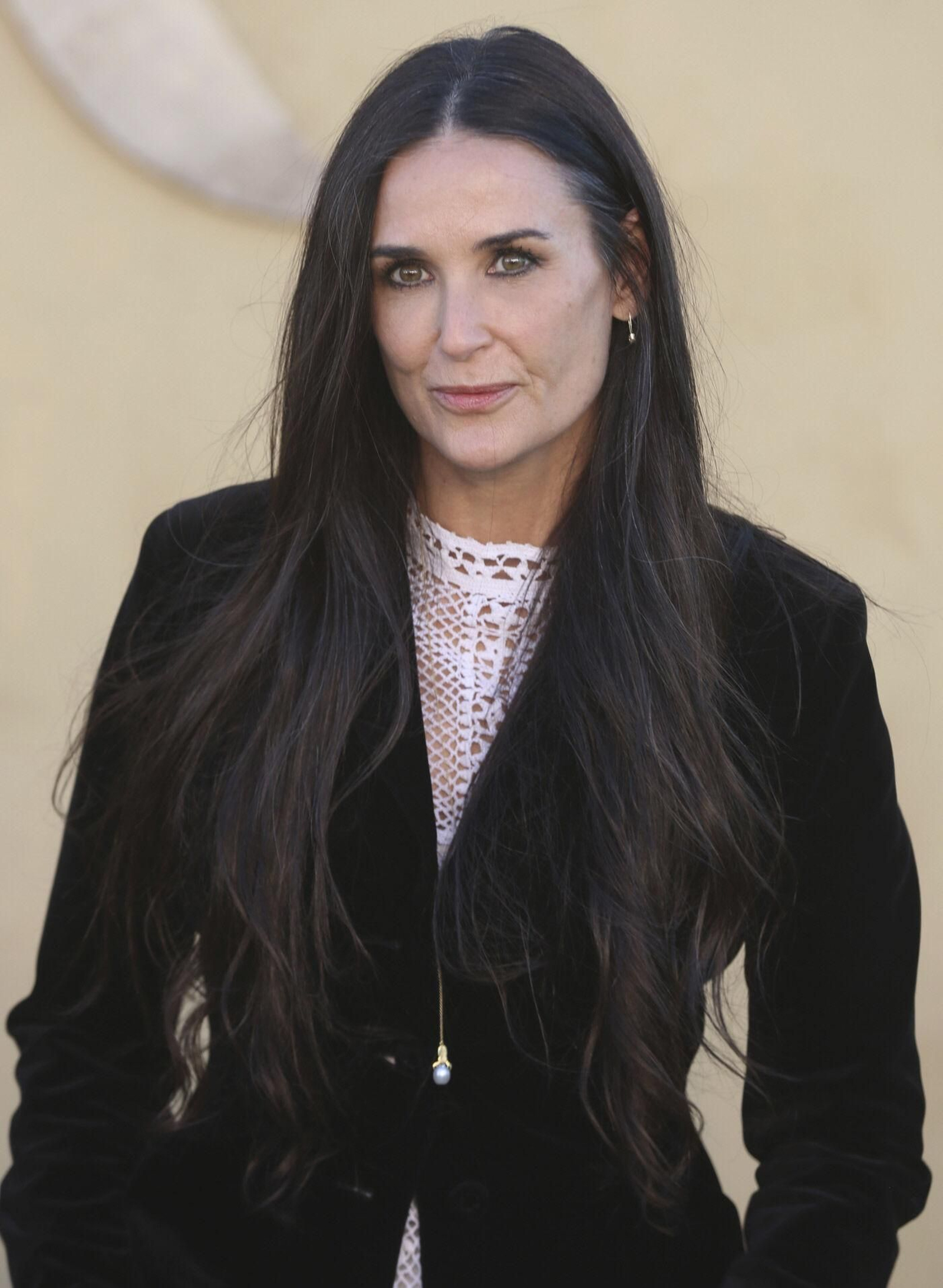 Melena larga, pero con capas. Melena larga, pero con capas.
