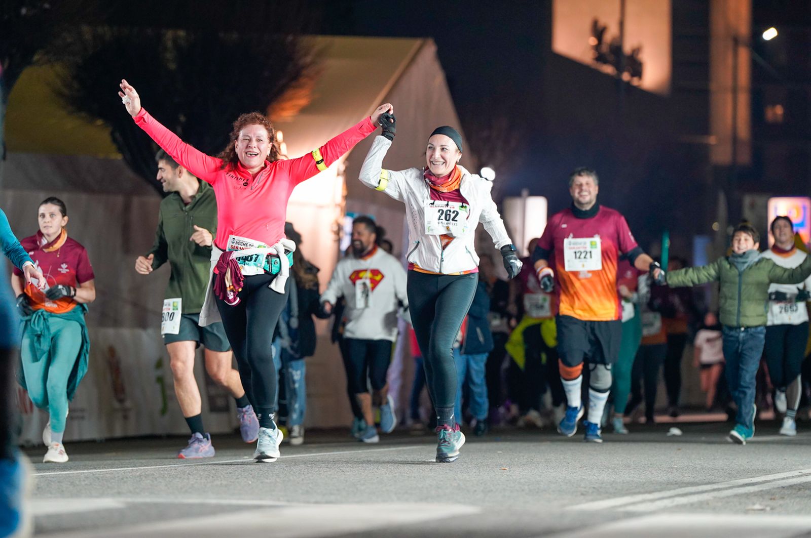 En imágenes: búscate en tu llegada a meta de la Carrera de San Antón 2026 (2)