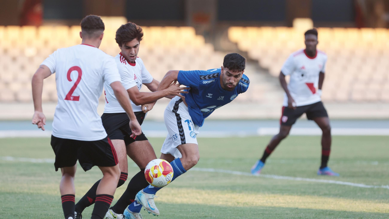 Imágenes del Trofeo Pepe Ravelo entre Xerez DFC contra Sevilla Atlético en Chapín