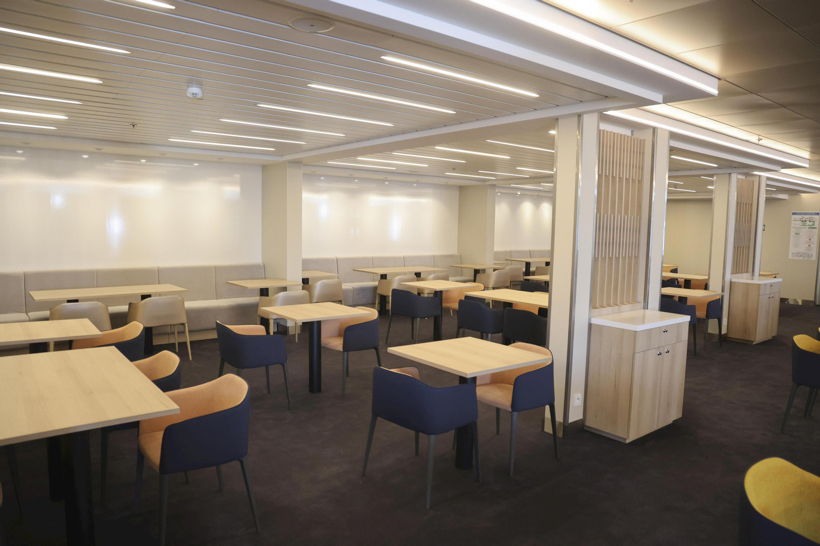 Así es el nuevo ferry ‘Rusadir’ que ha presentado Baleària en el puerto de Málaga.