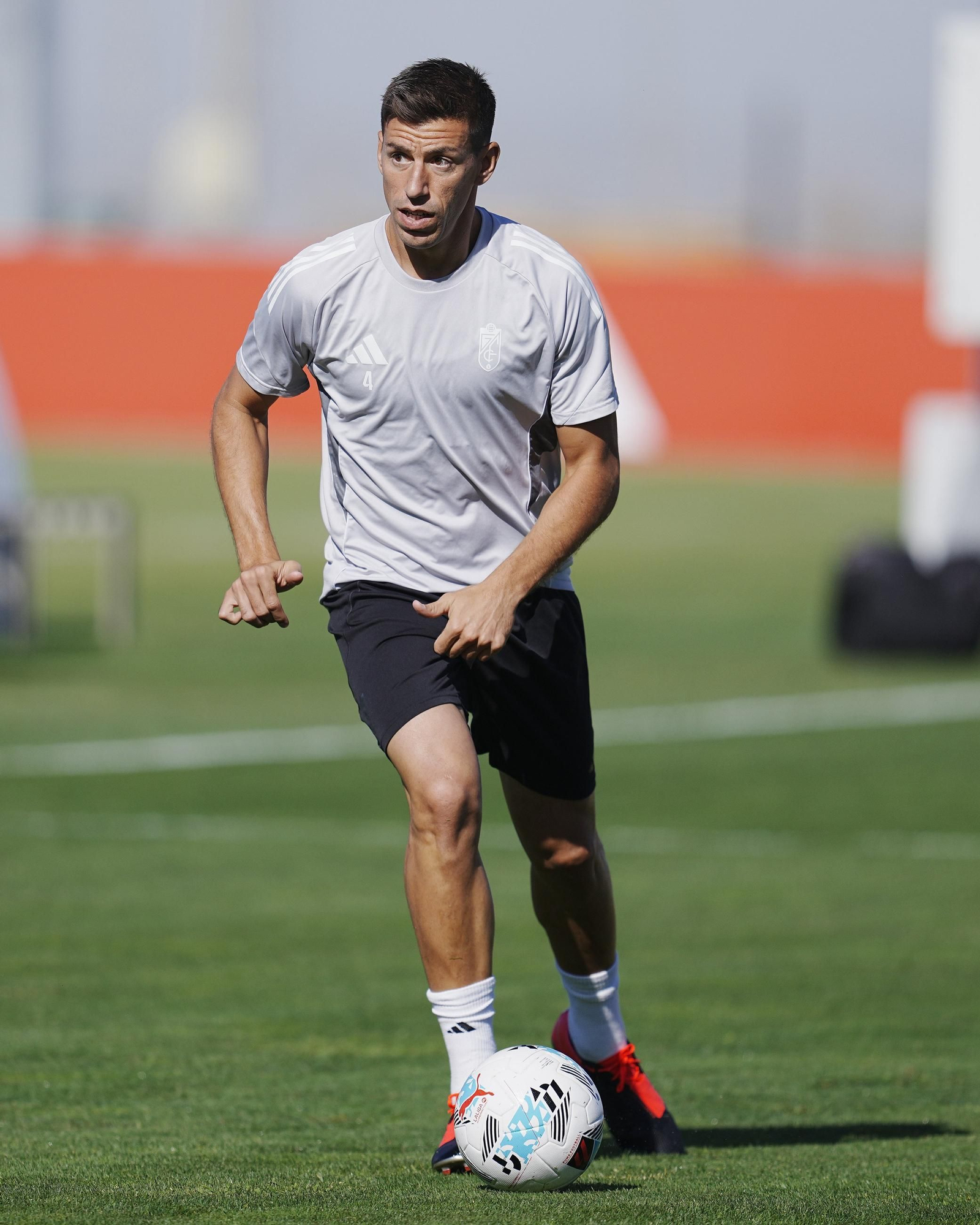 Alcaraz ya entrena con su nuevo equipo.