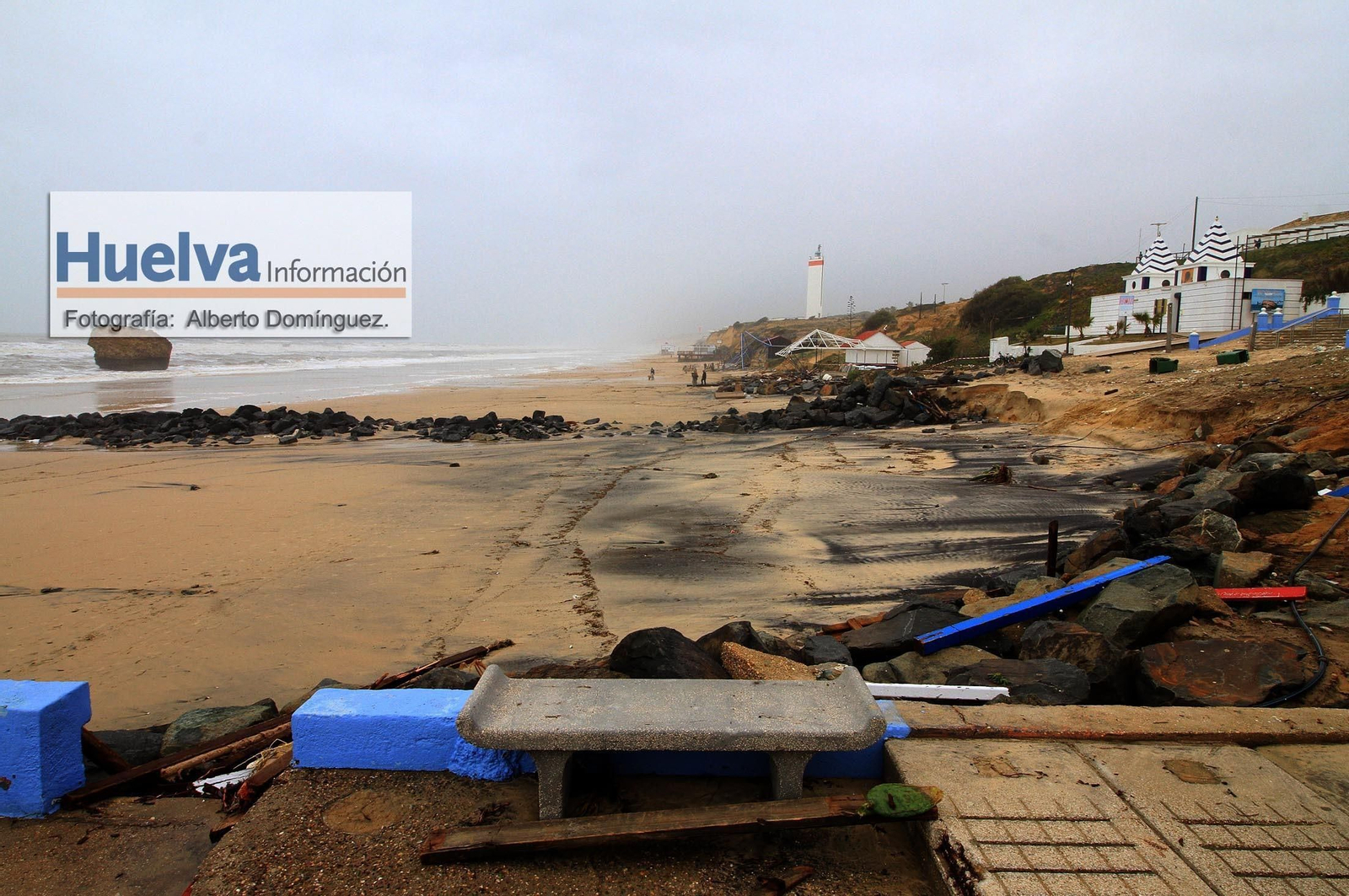 Imágenes del temporal de viento y lluvia en la playa de Matalascañas