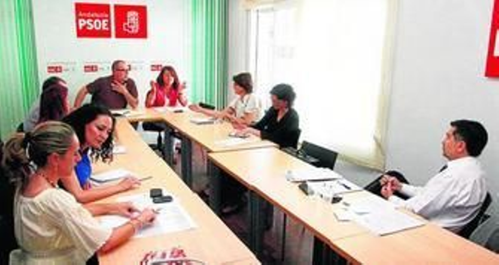 El aparato provincial del PSOE se reunió ayer para analizar las medidas de ajuste aprobadas por el Consejo de Ministros.