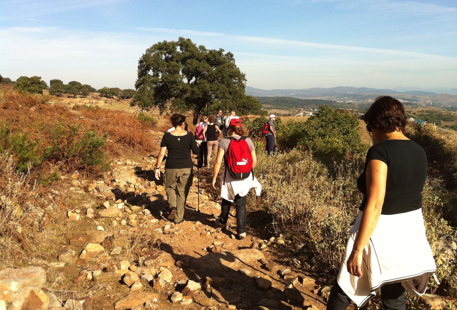 Imagen de archivo de un grupo de senderistas en la provincia de Cádiz