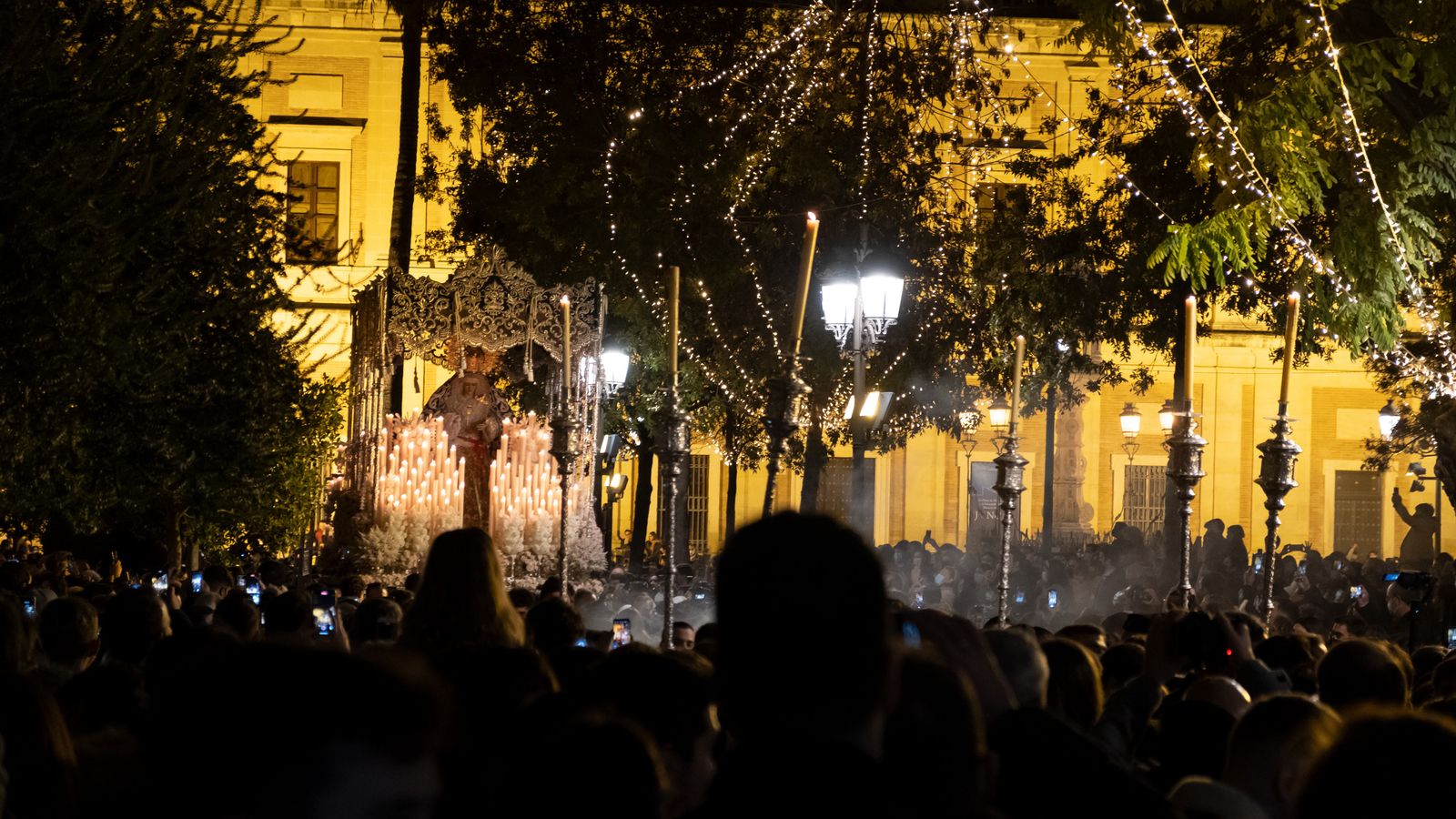 La Candelaria por la Plaza del Triunfo, en imágenes