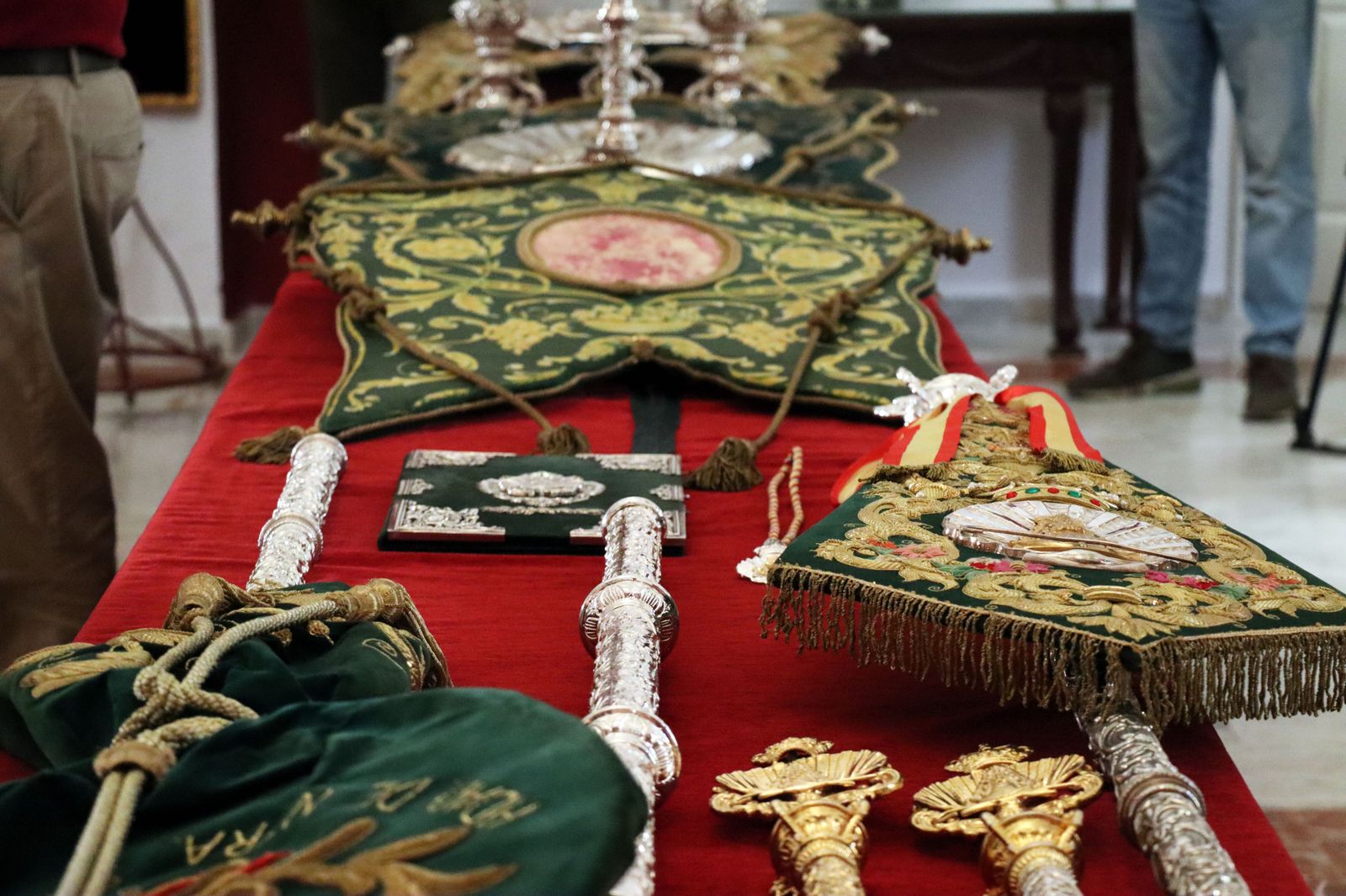 Visita guiada de la ONCE a la Hermandad de Emigrantes de Huelva, en imágenes