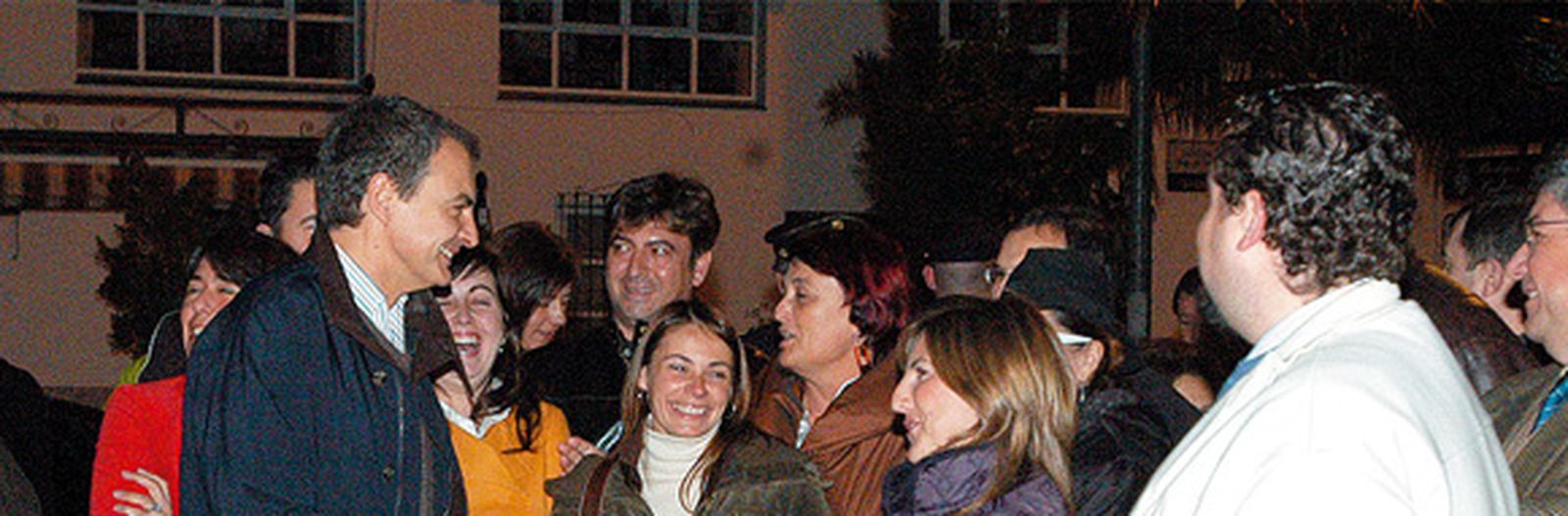 Zapatero pasa por Sanlúcar rumbo a Doñana